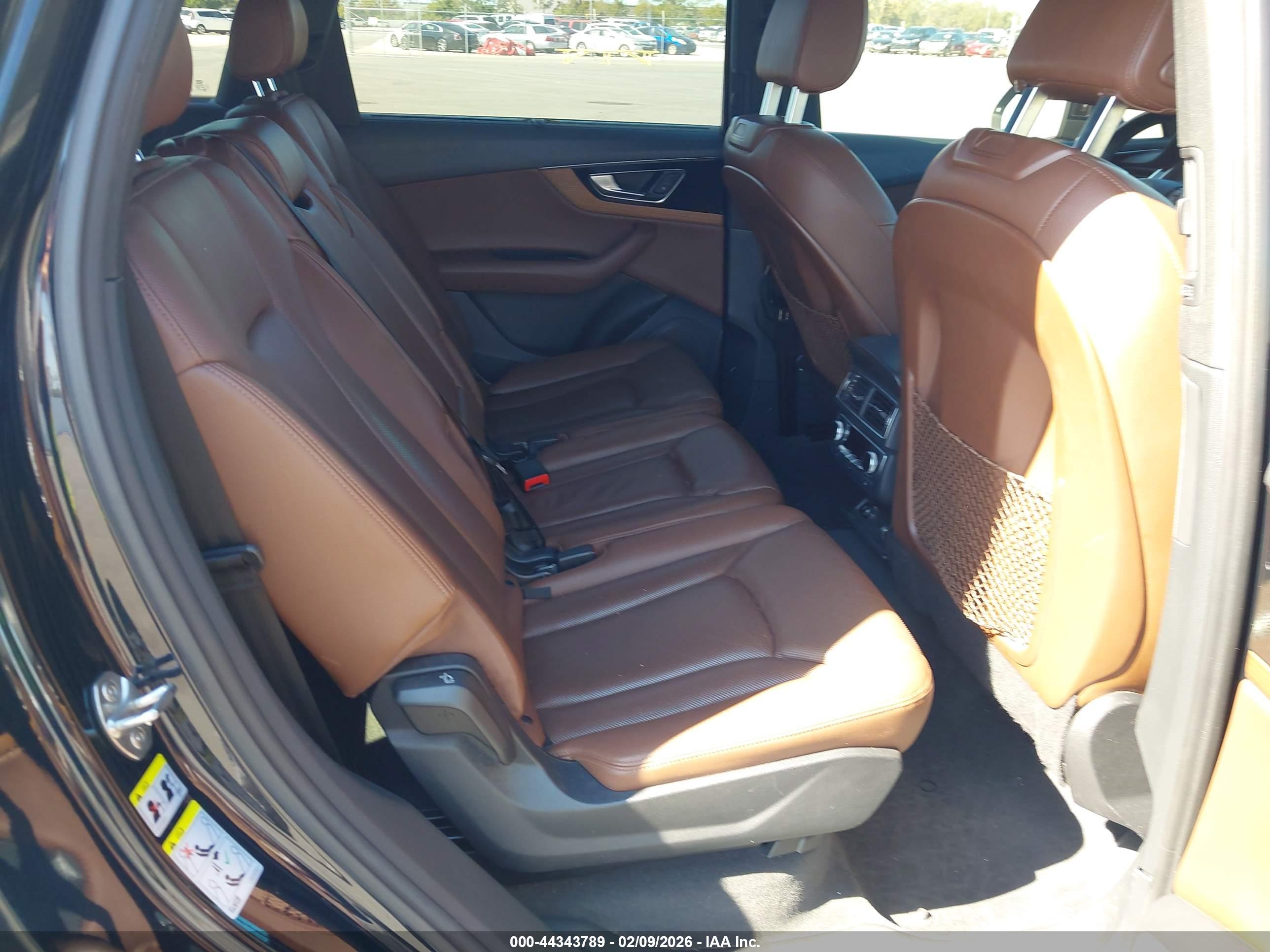 AUDI Q7 image 8
