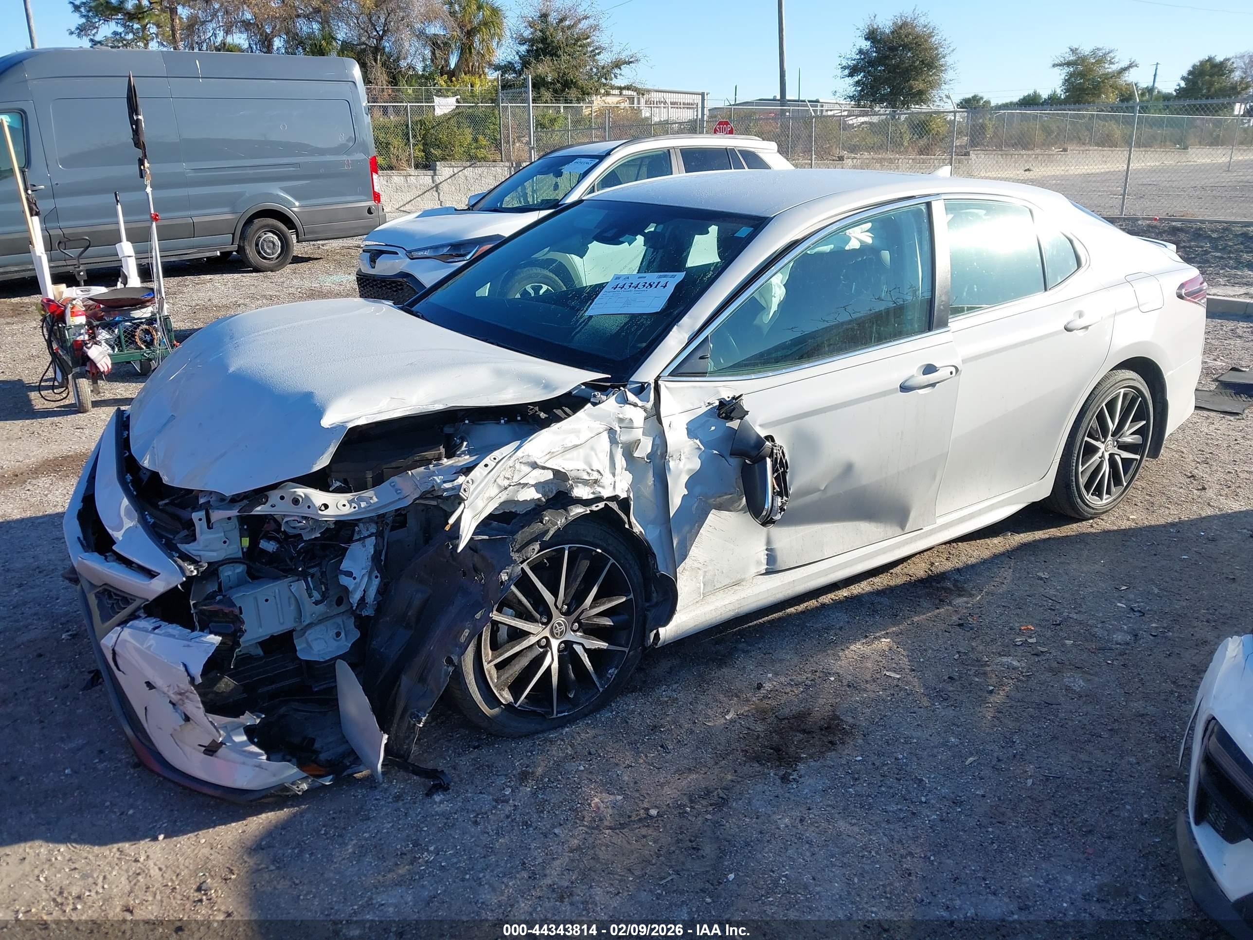 TOYOTA CAMRY image 2