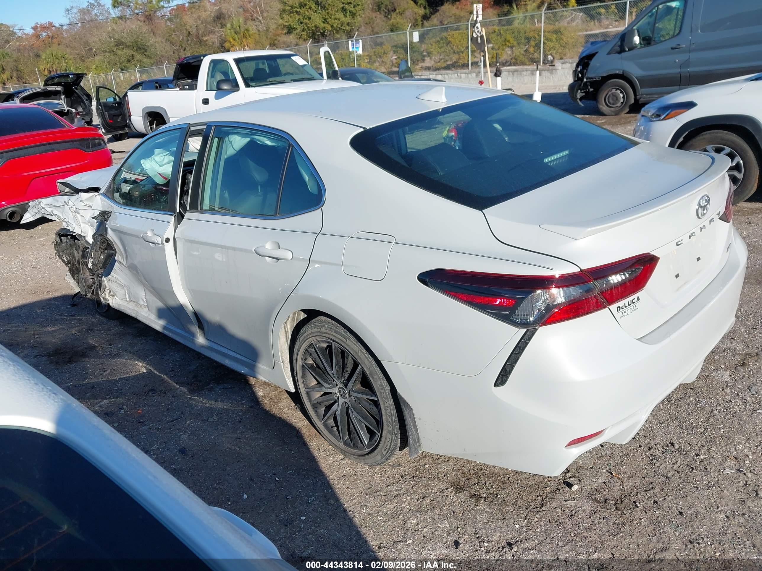 TOYOTA CAMRY image 3