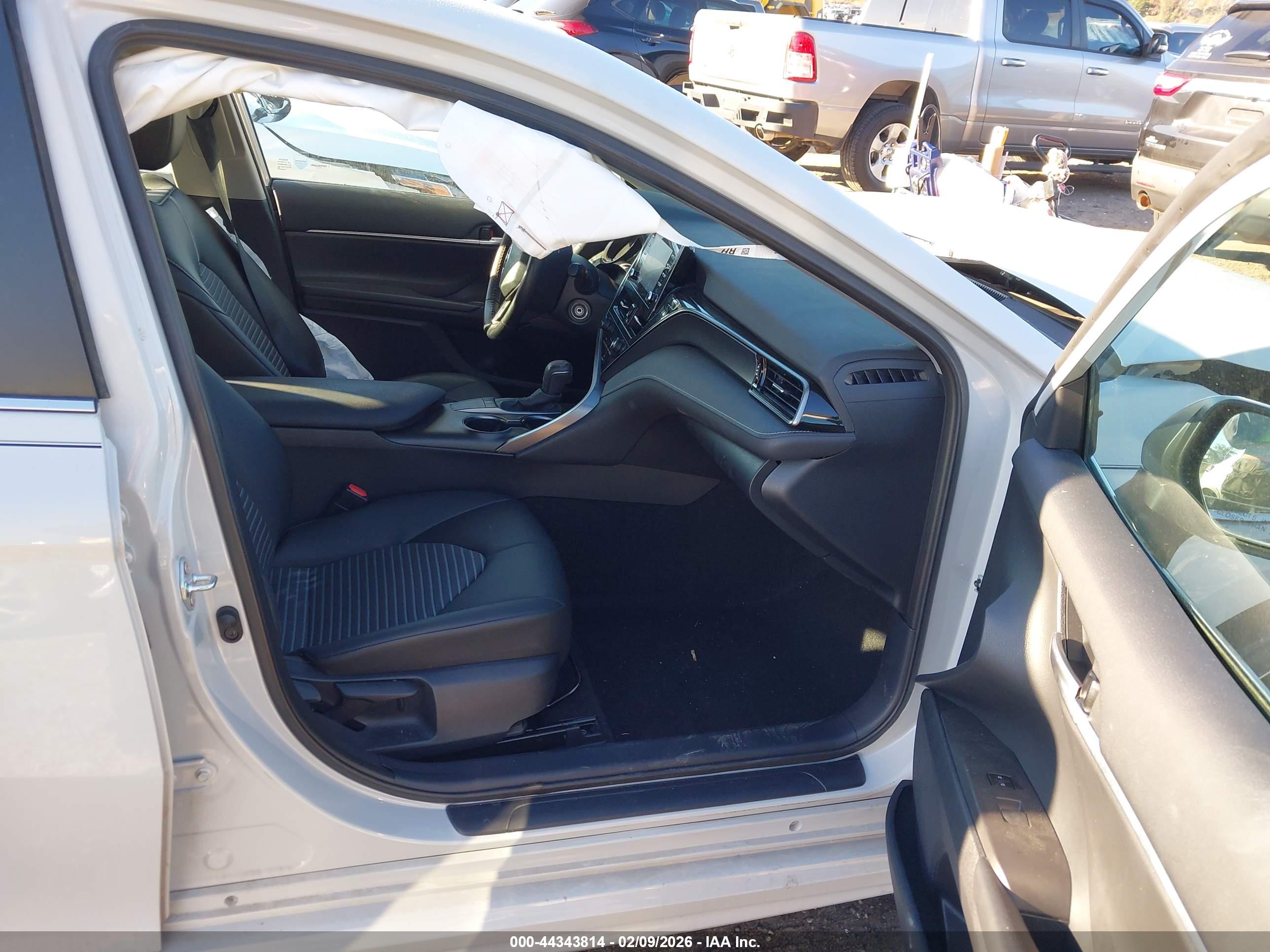 TOYOTA CAMRY image 5