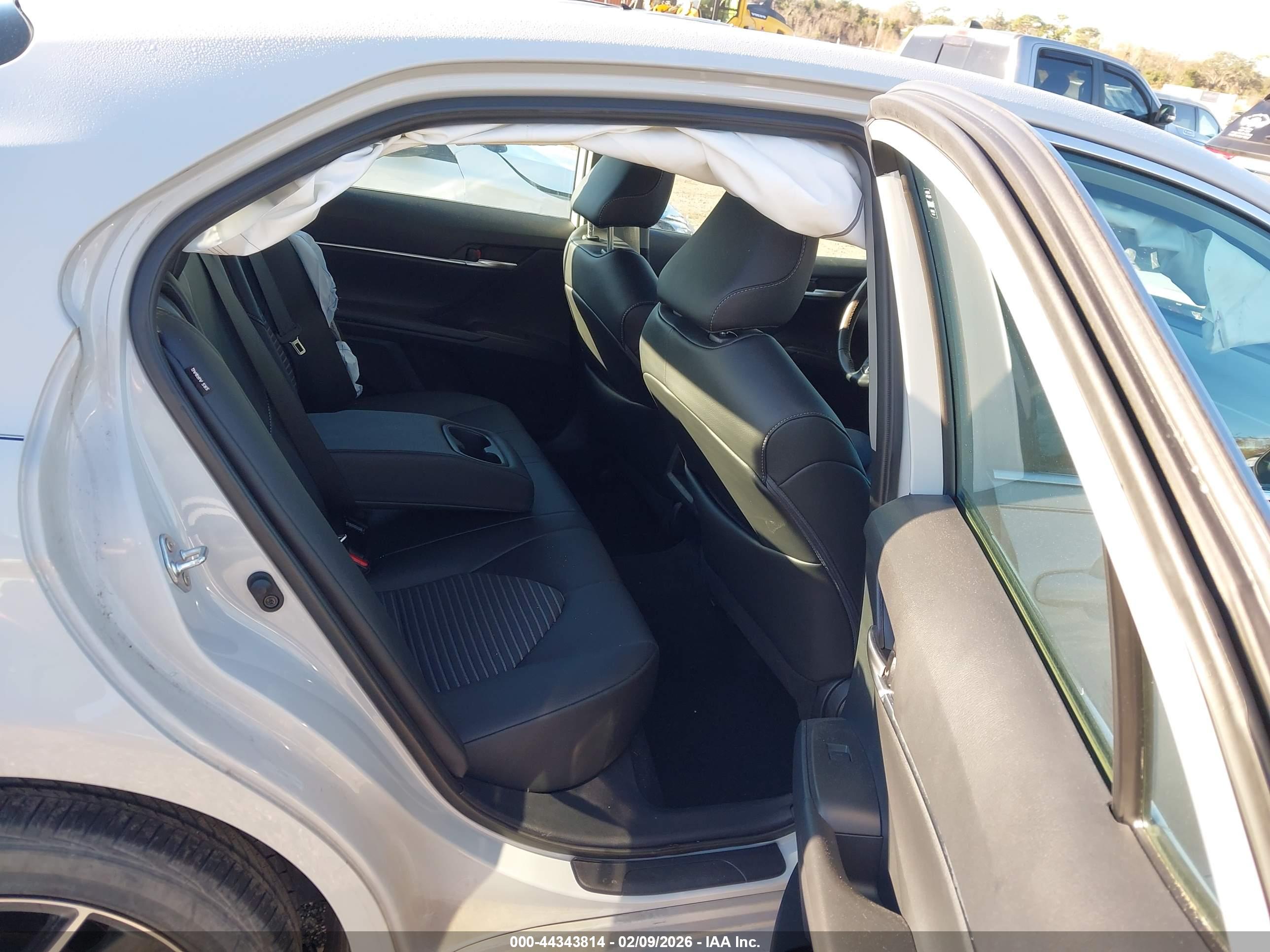 TOYOTA CAMRY image 8