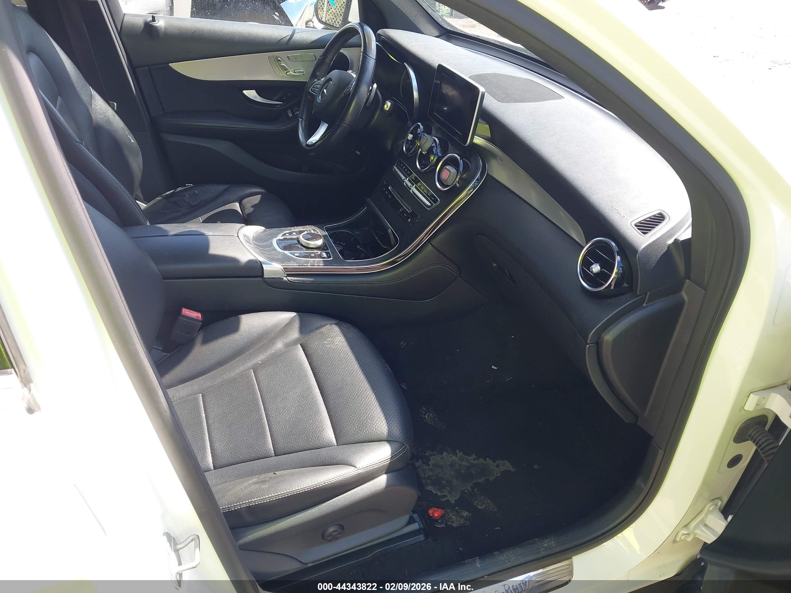 MERCEDES-BENZ GLC image 5