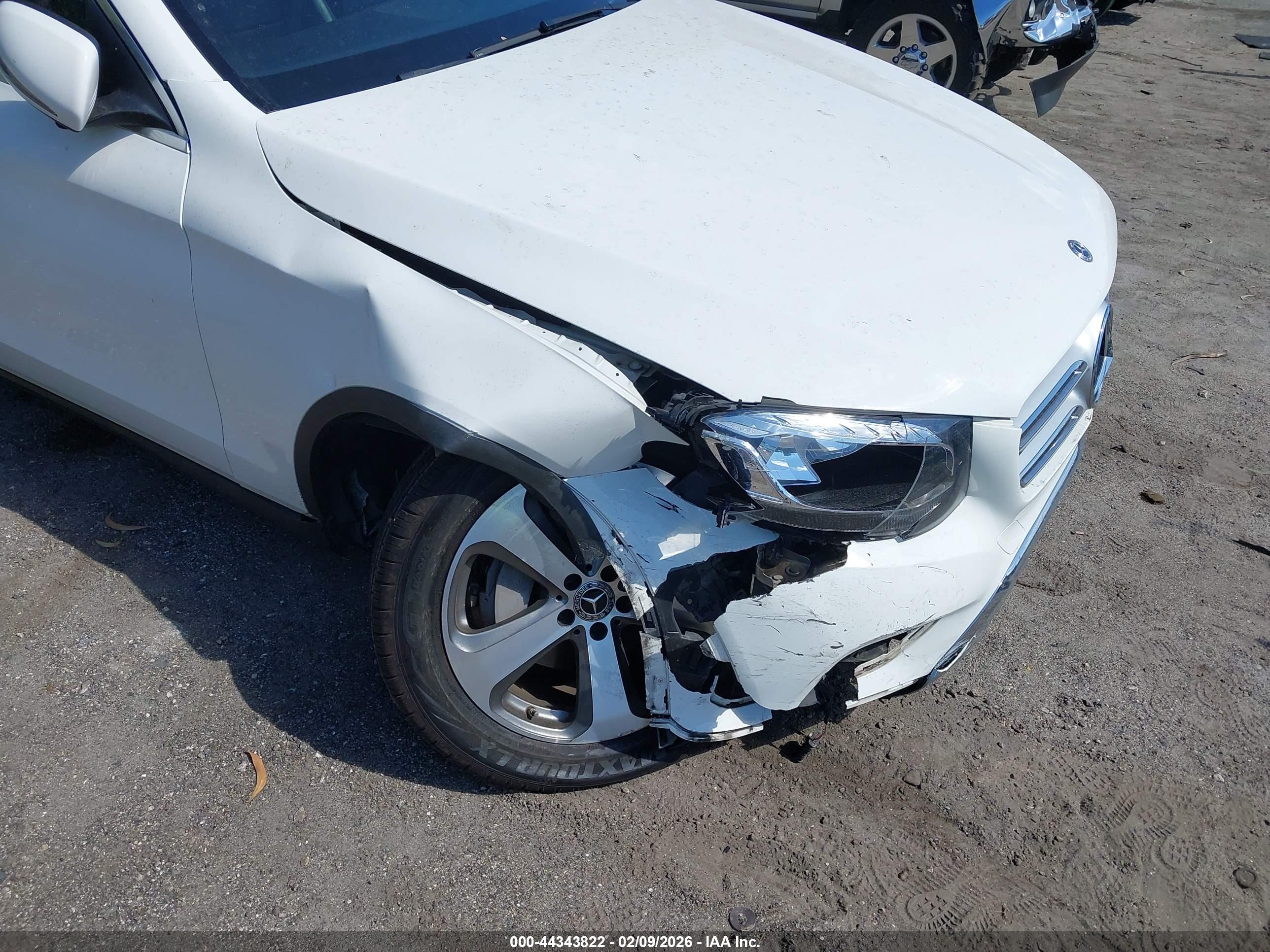 MERCEDES-BENZ GLC image 6