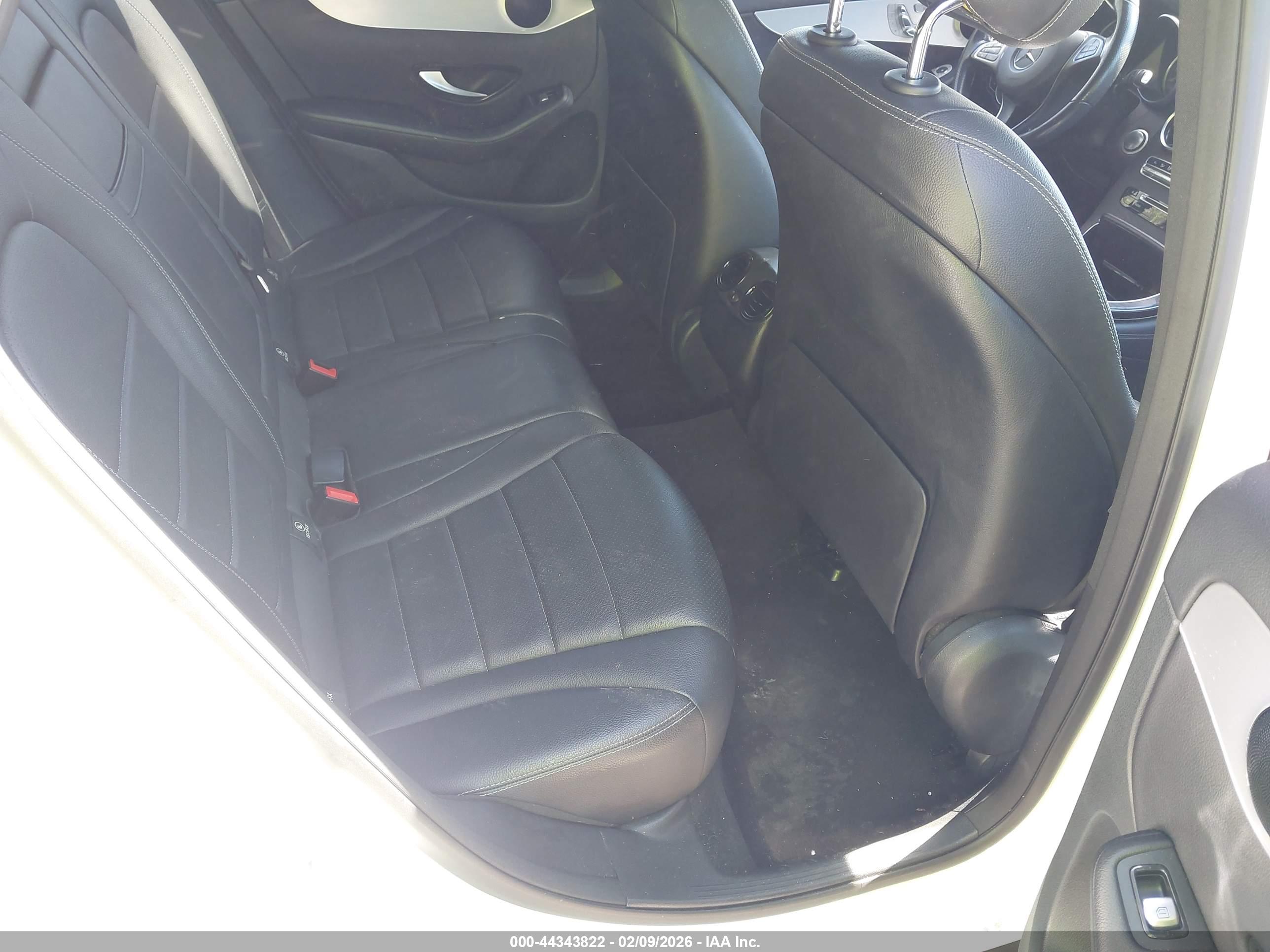 MERCEDES-BENZ GLC image 8