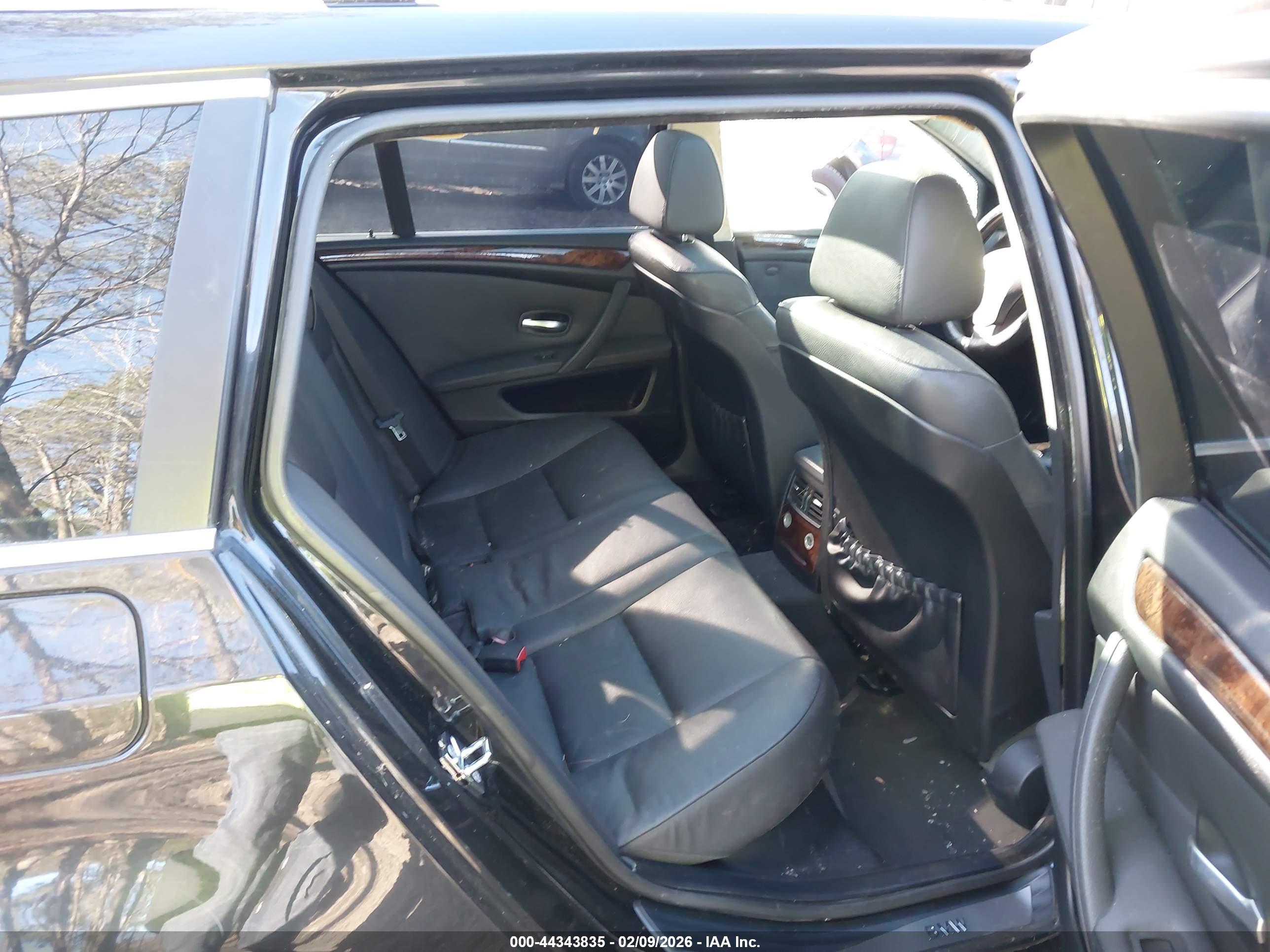BMW 535XI image 8
