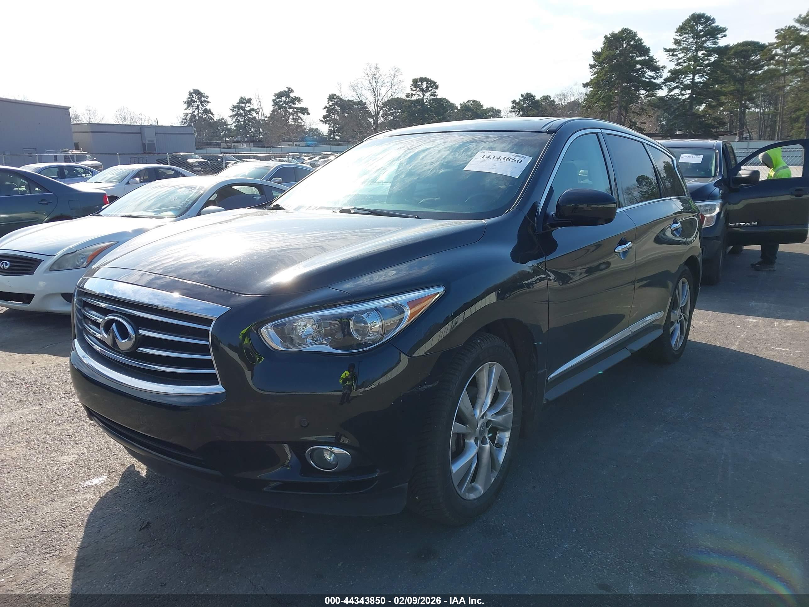 INFINITI JX35 image 2
