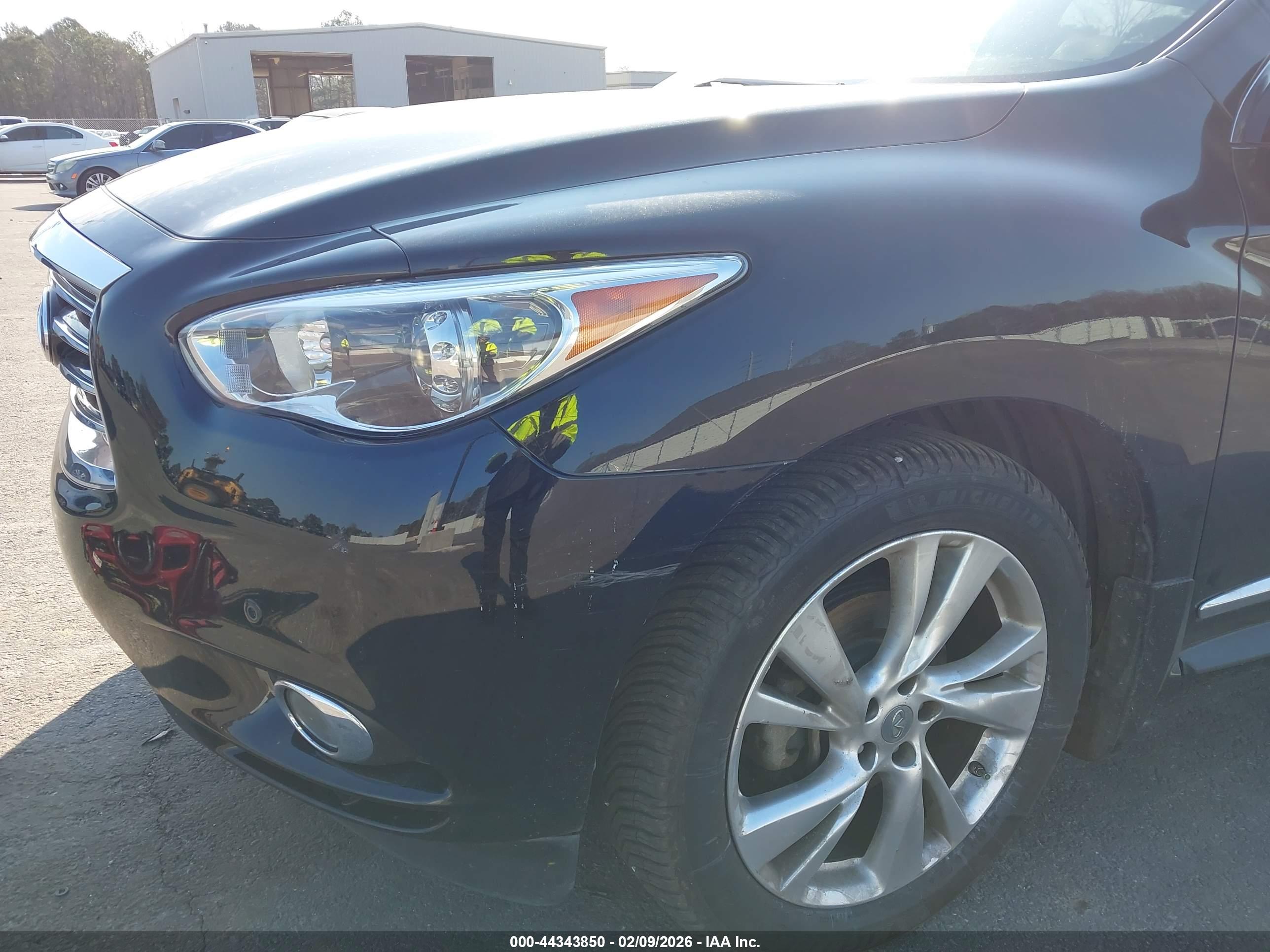 INFINITI JX35 image 6