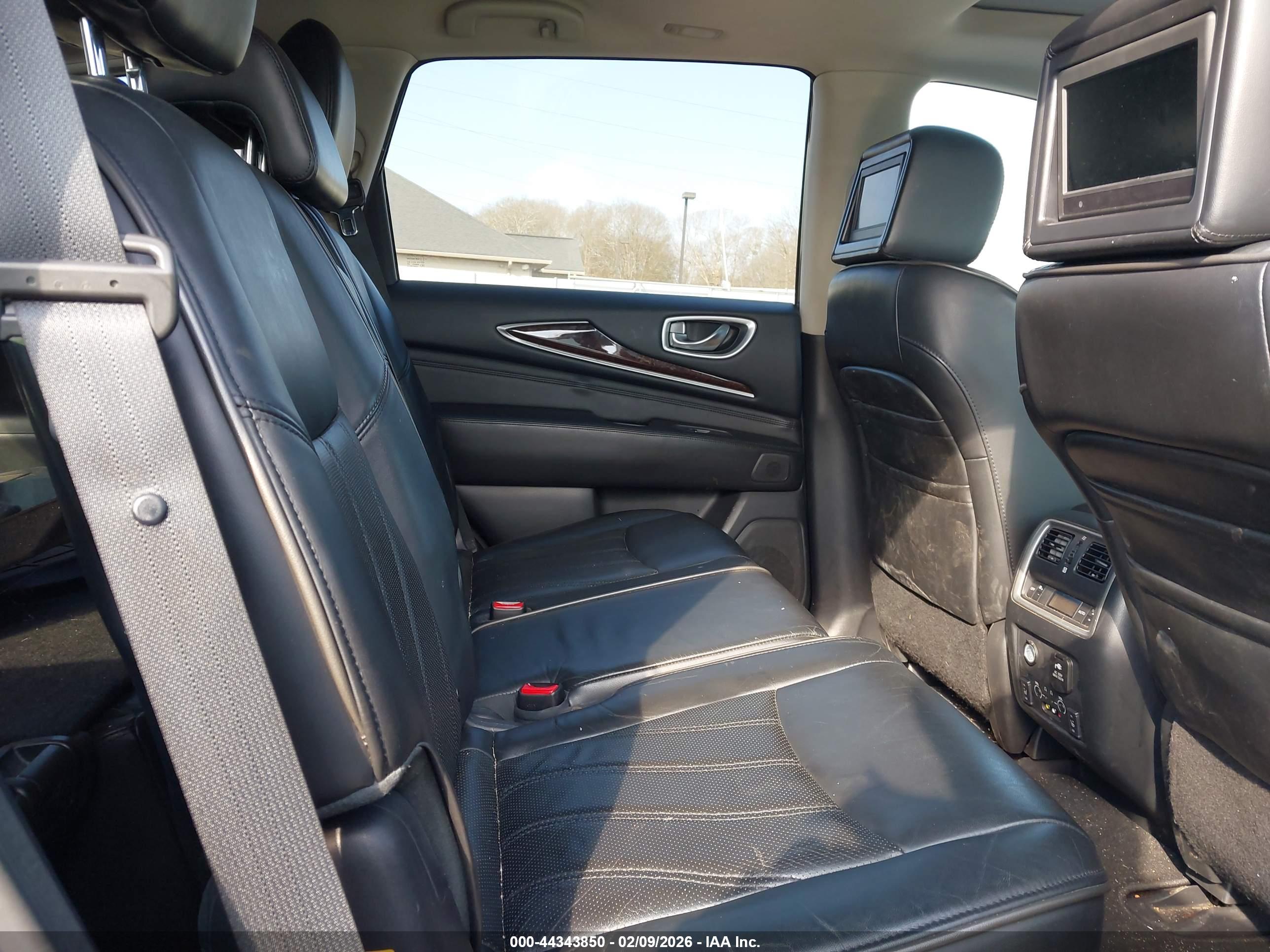 INFINITI JX35 image 8