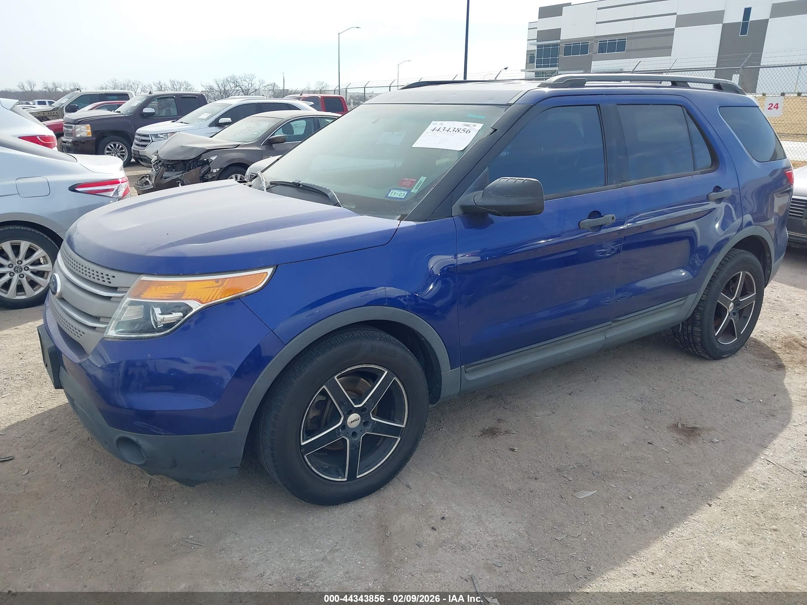 FORD EXPLORER image 2