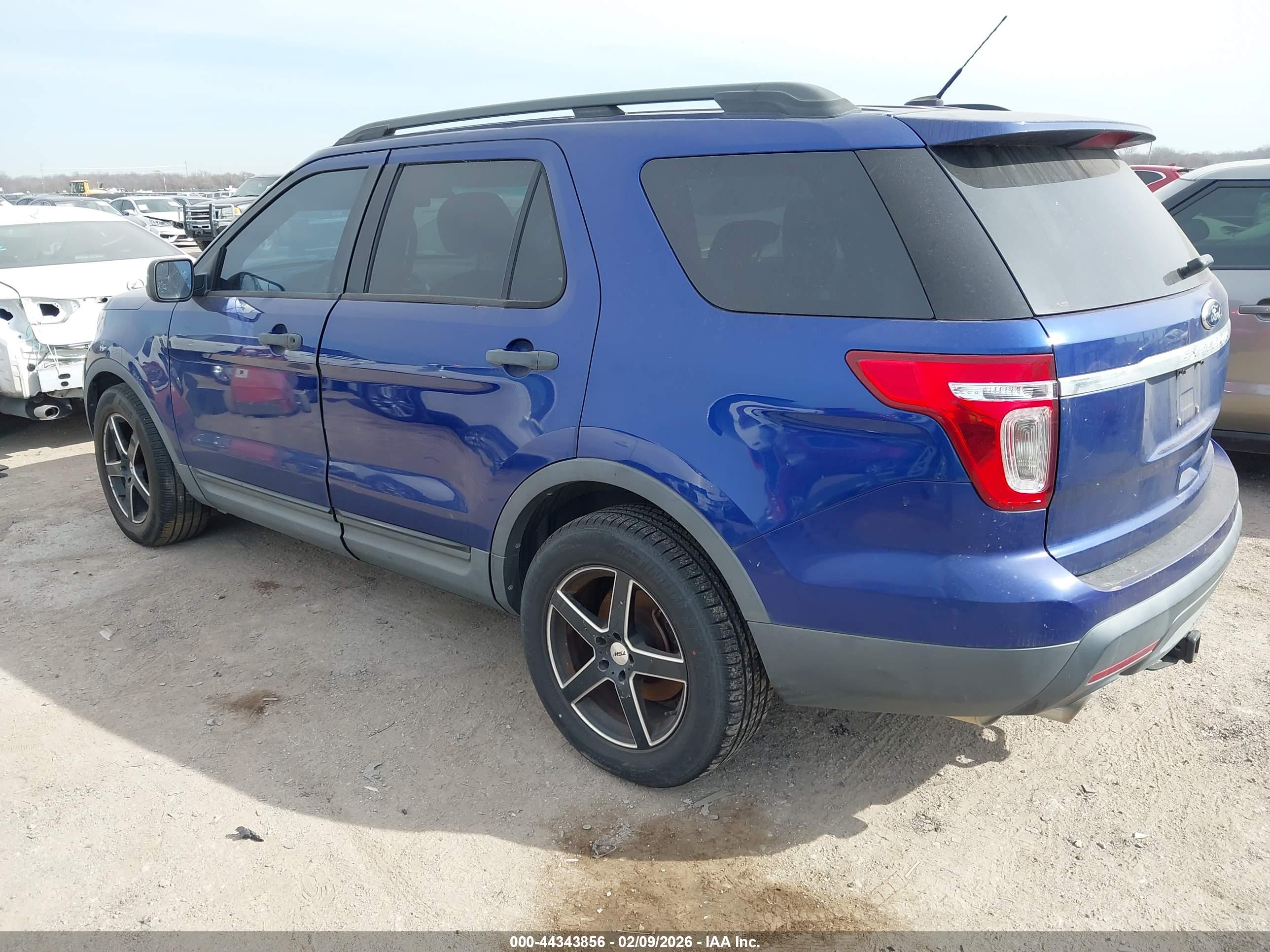 FORD EXPLORER image 3