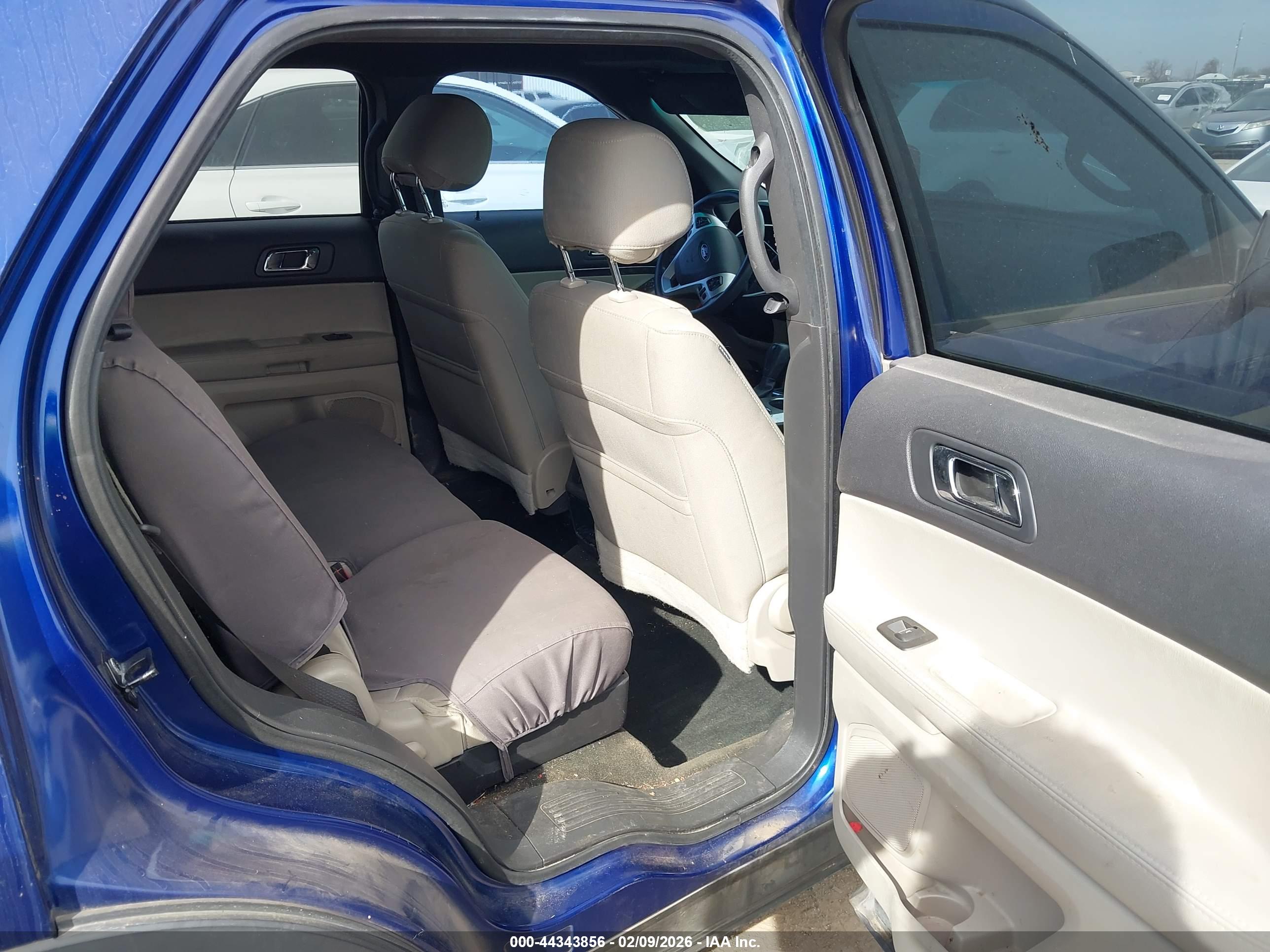 FORD EXPLORER image 8