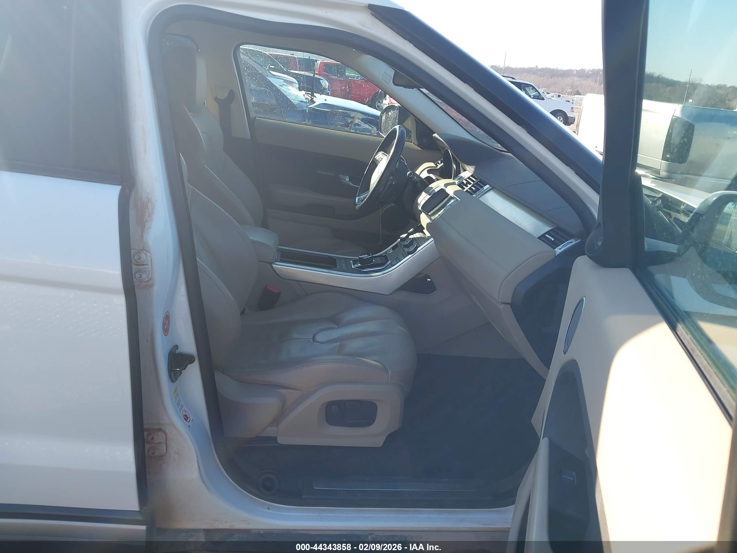 LAND ROVER image 5
