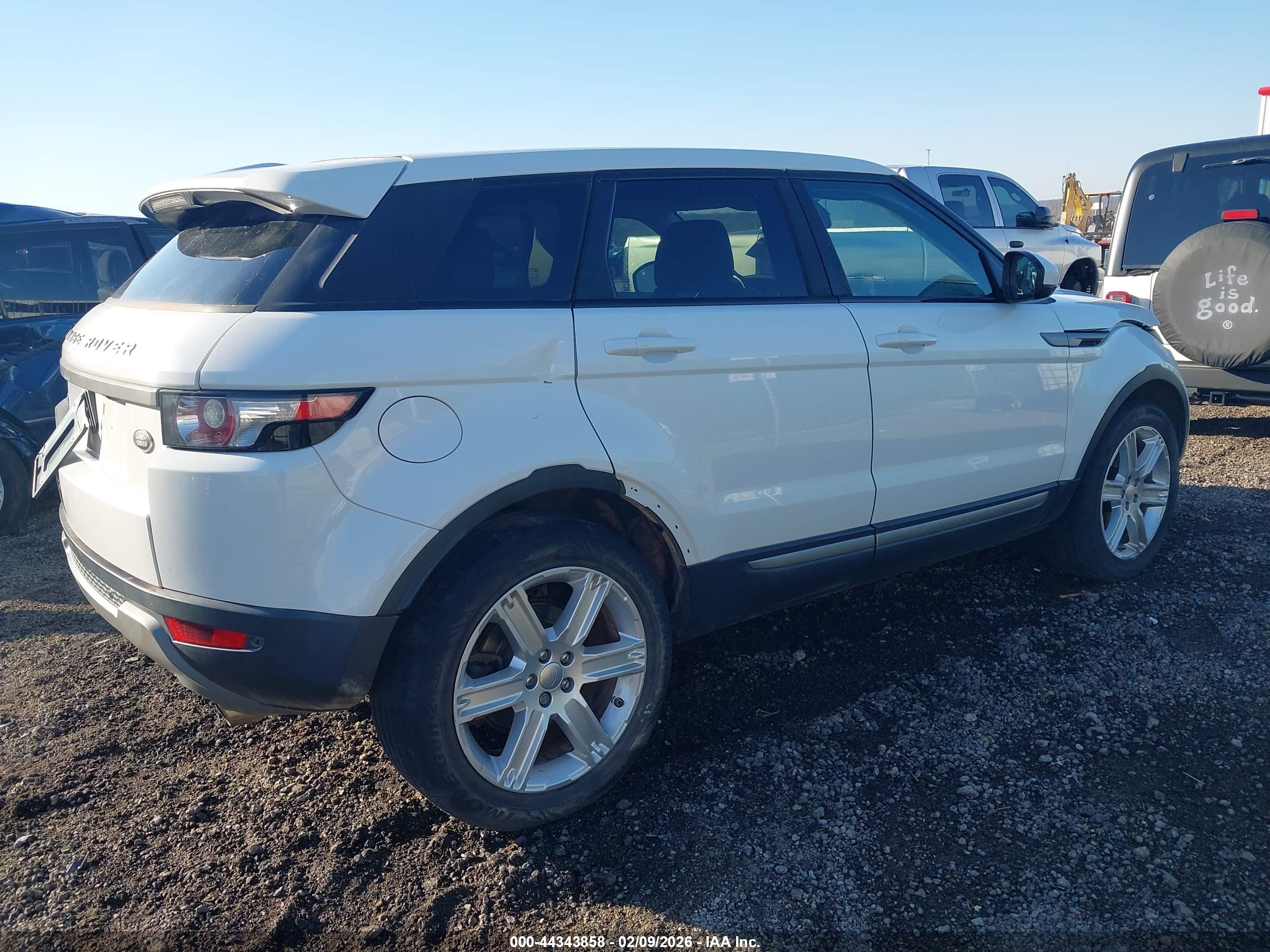 LAND ROVER image 6