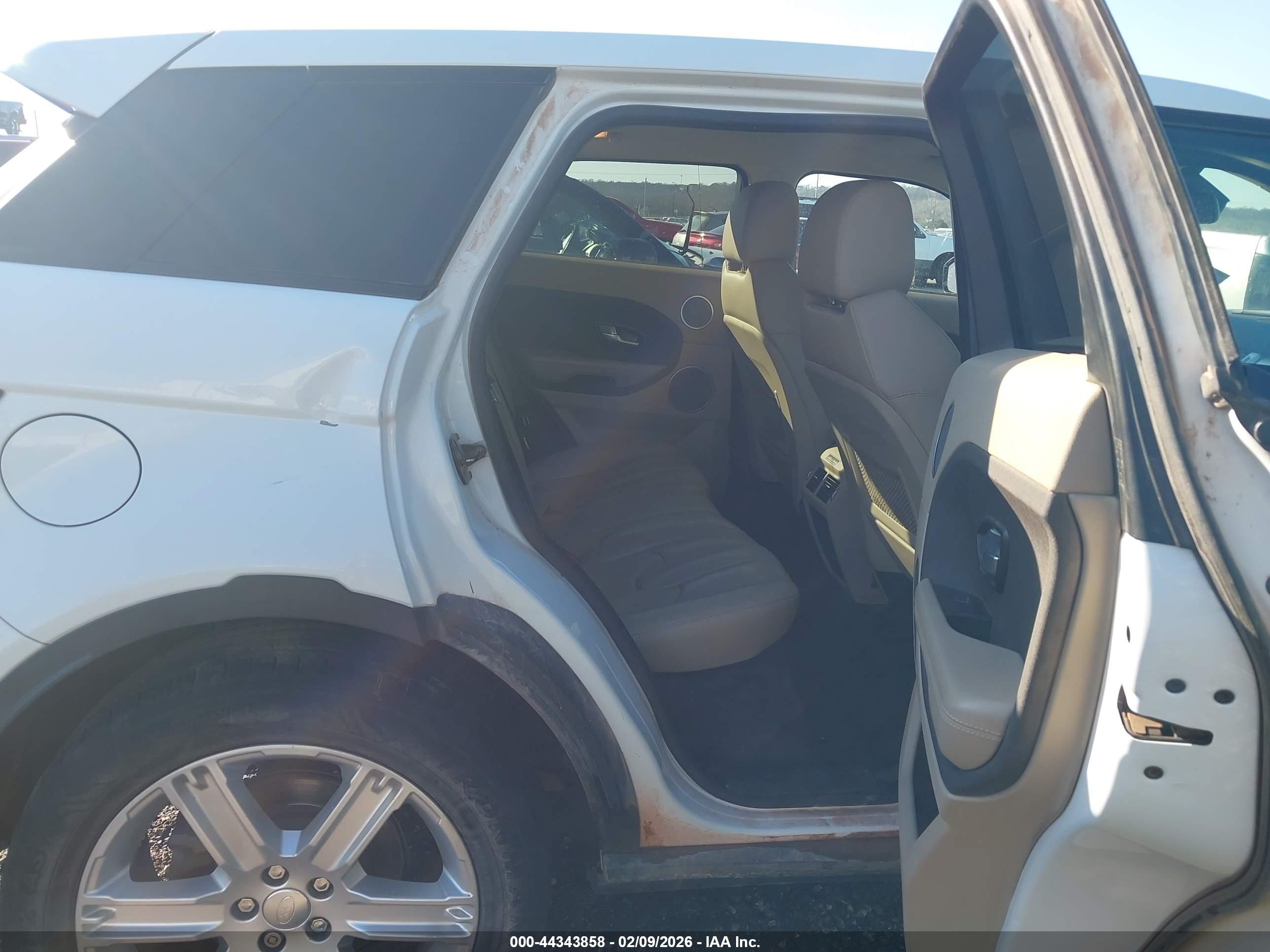 LAND ROVER image 8