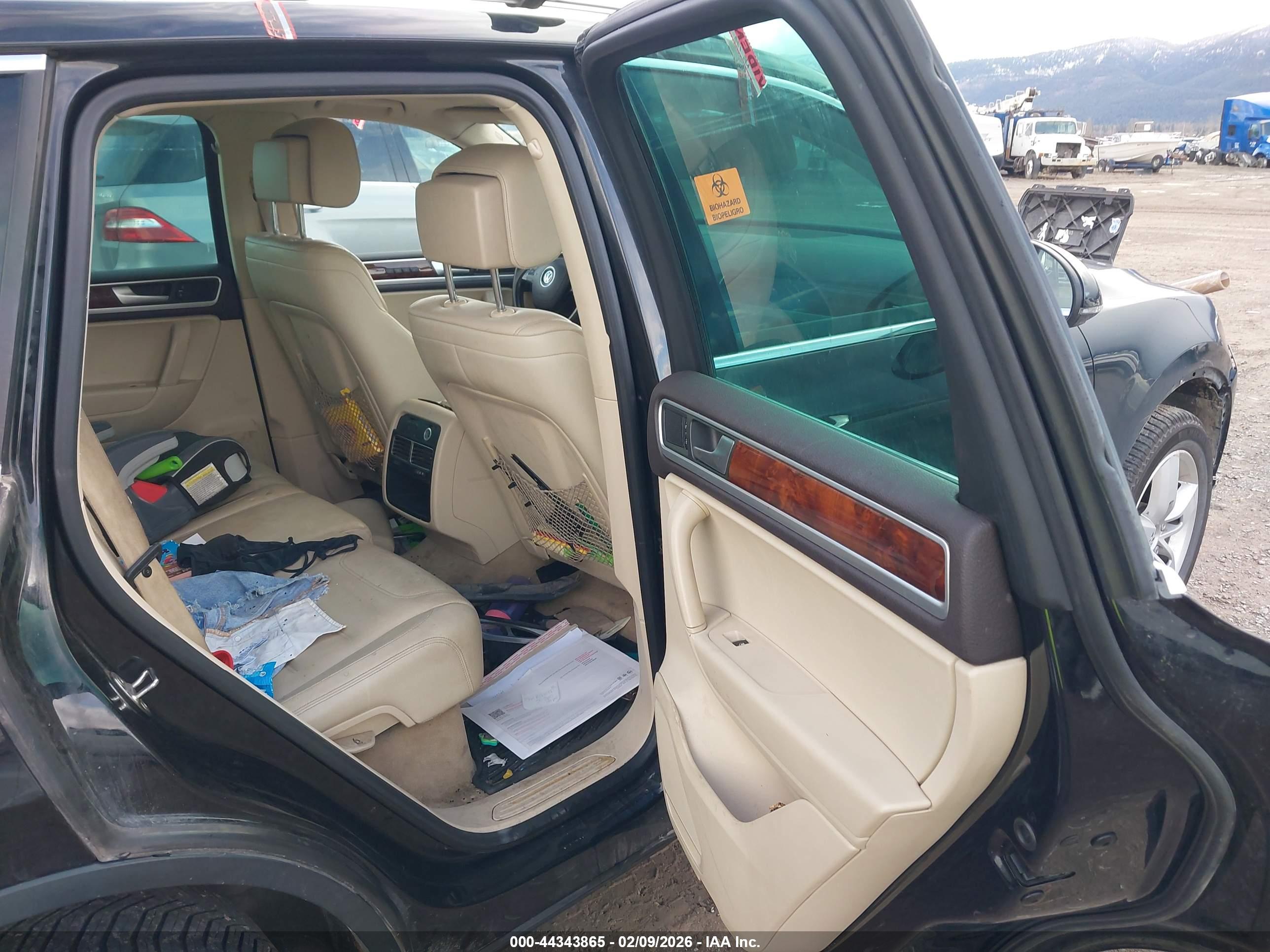 VOLKSWAGEN TOUAREG image 8