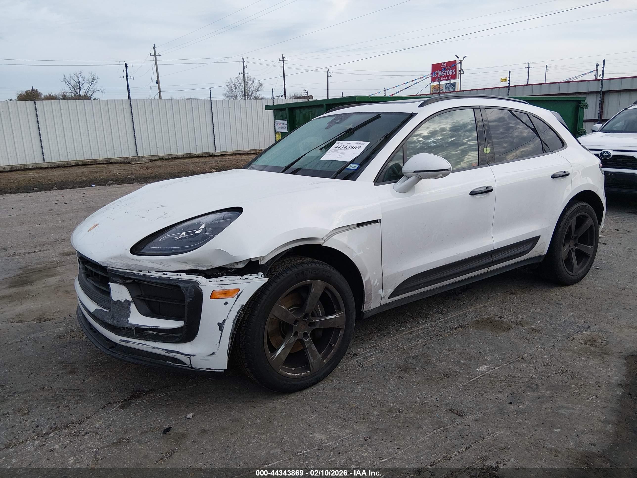 PORSCHE MACAN image 2
