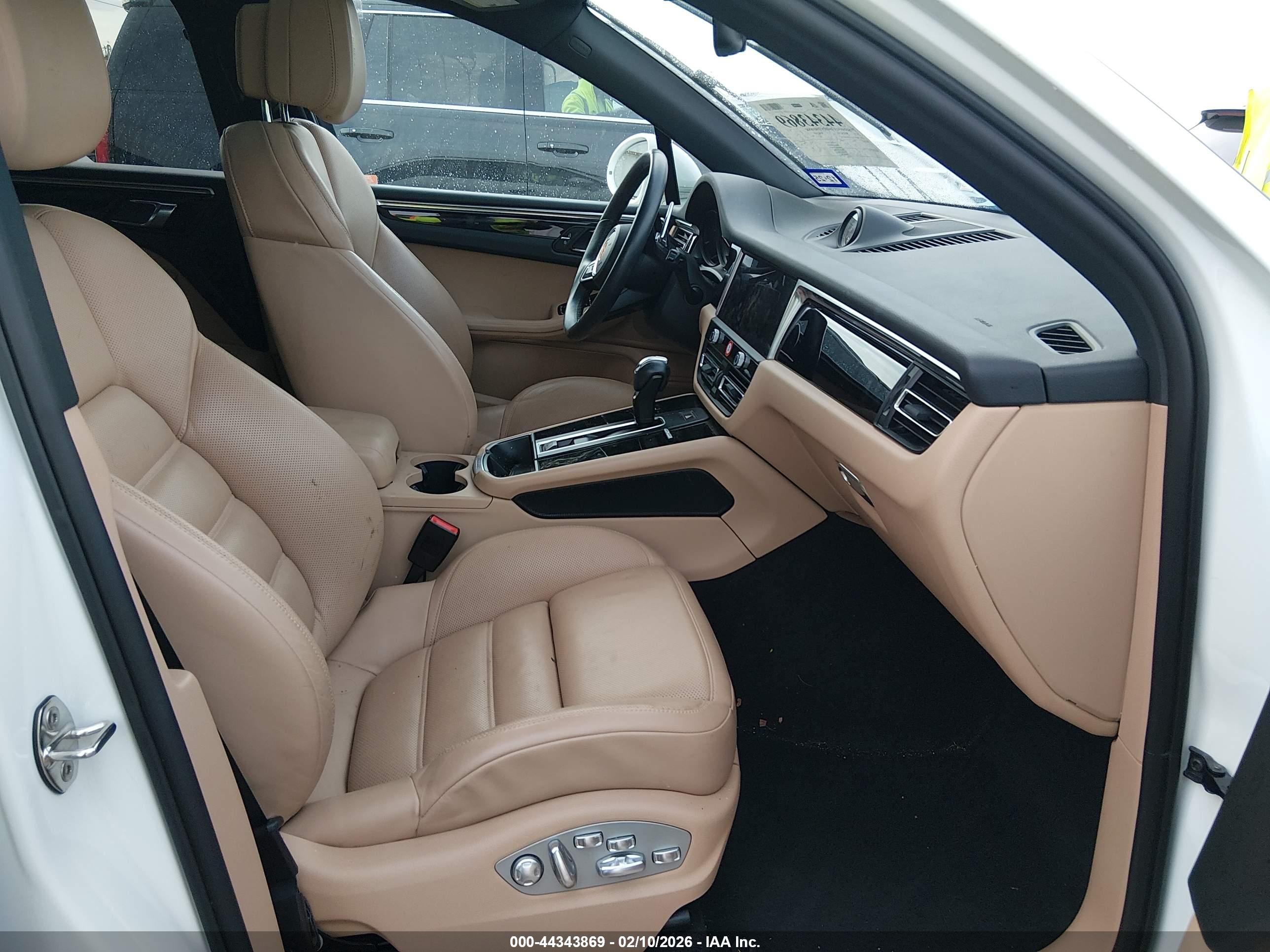 PORSCHE MACAN image 5