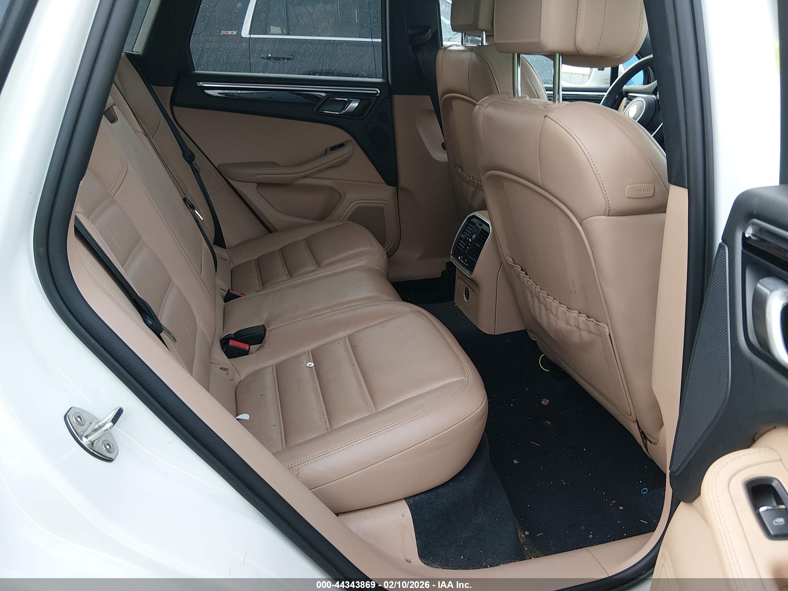 PORSCHE MACAN image 8