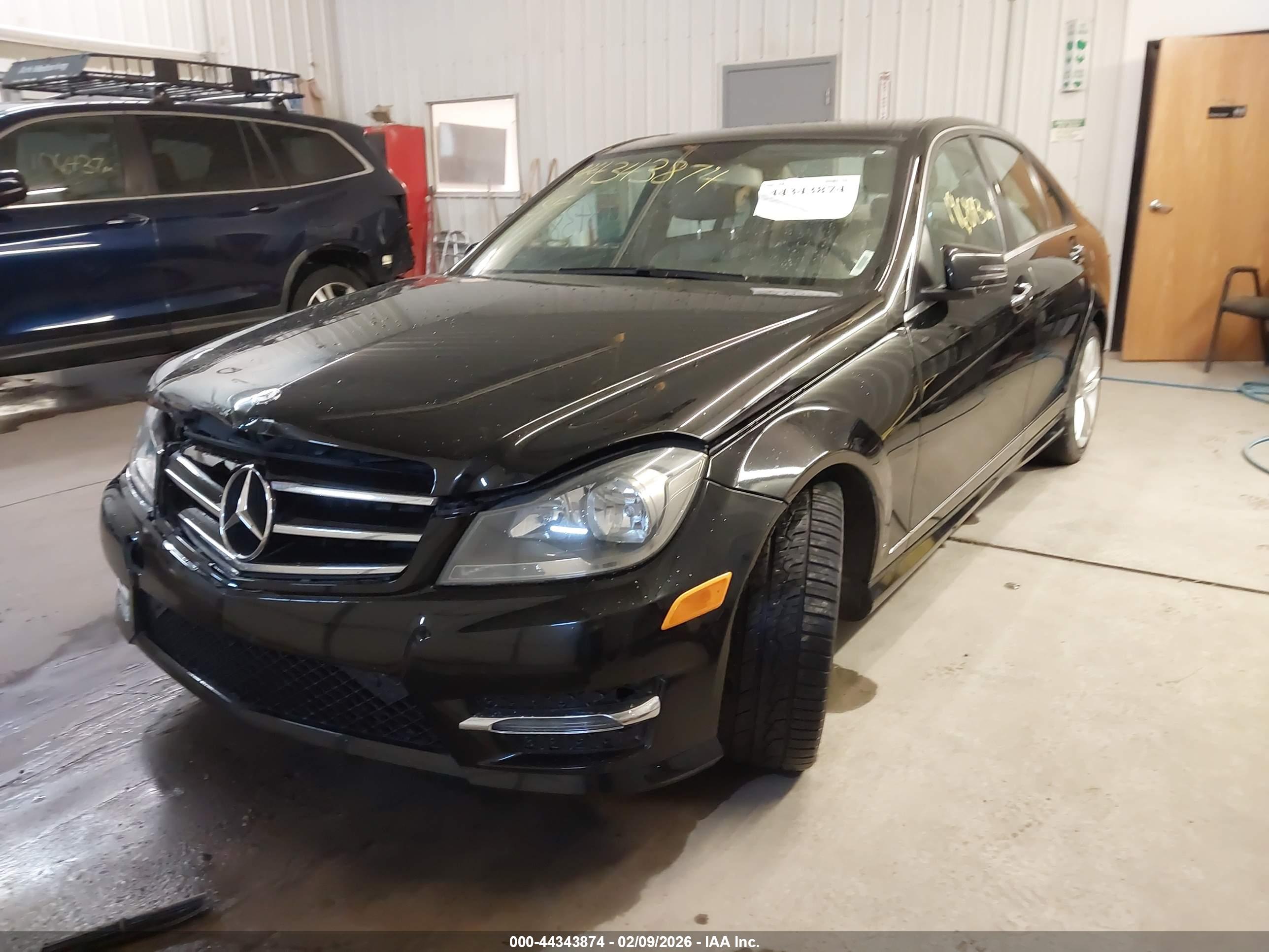 MERCEDES-BENZ C image 2