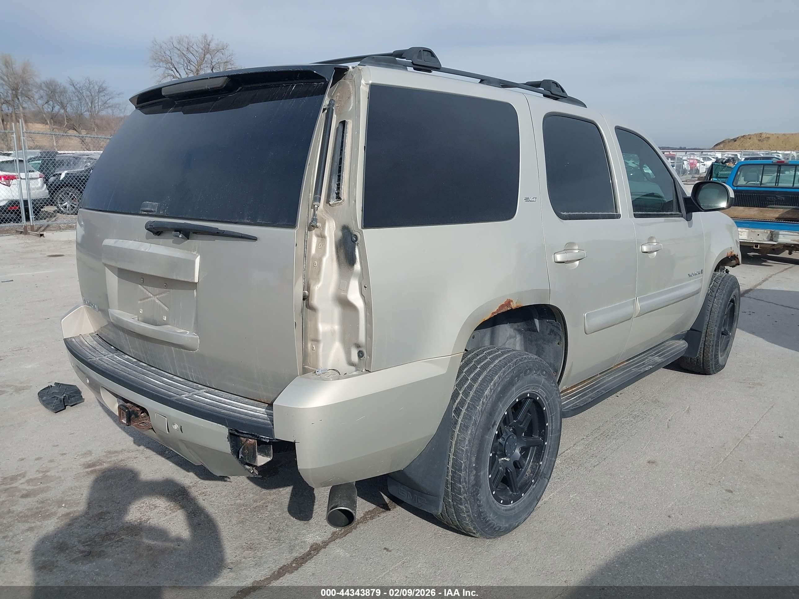 GMC YUKON image 4
