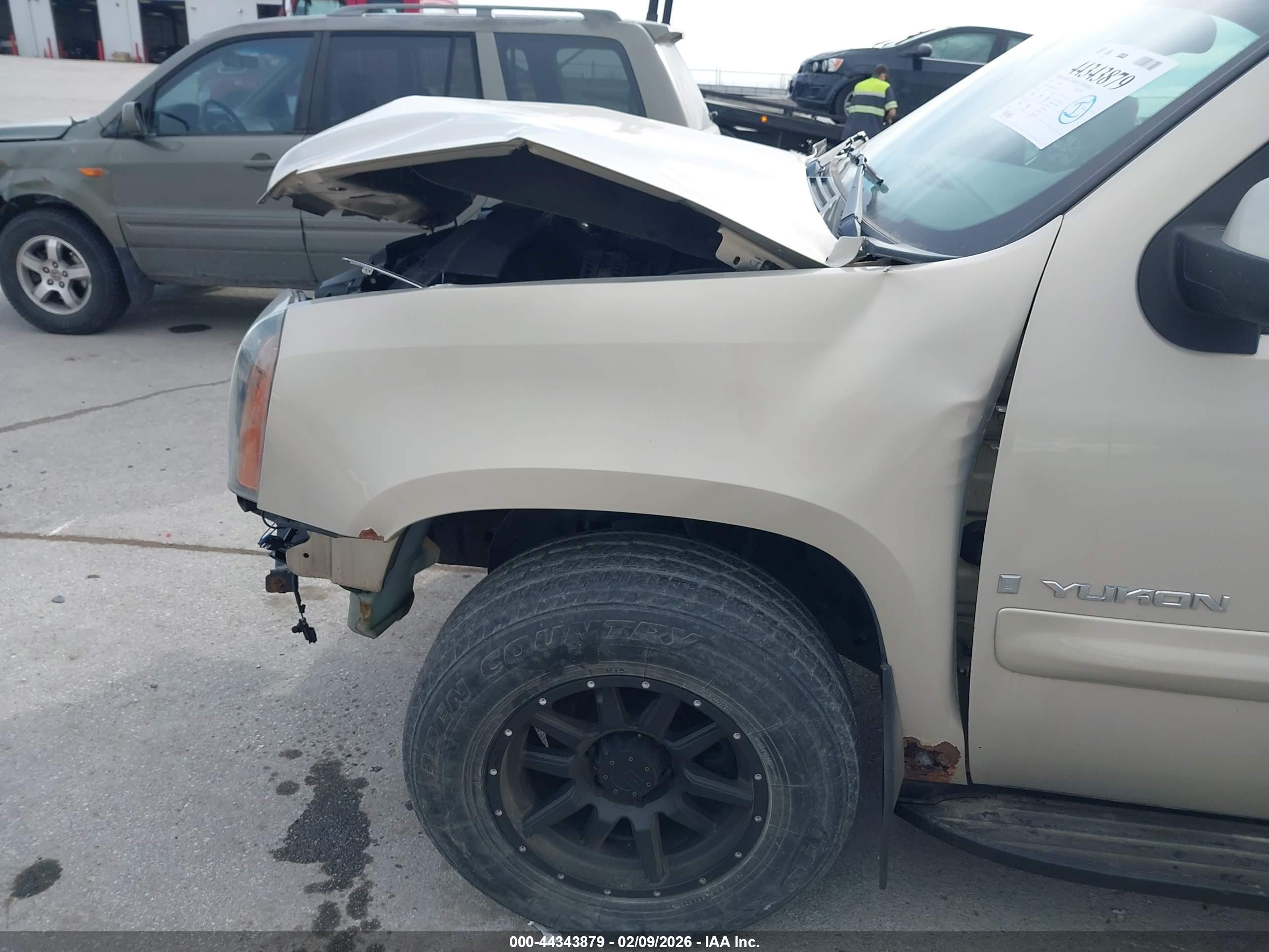 GMC YUKON image 6