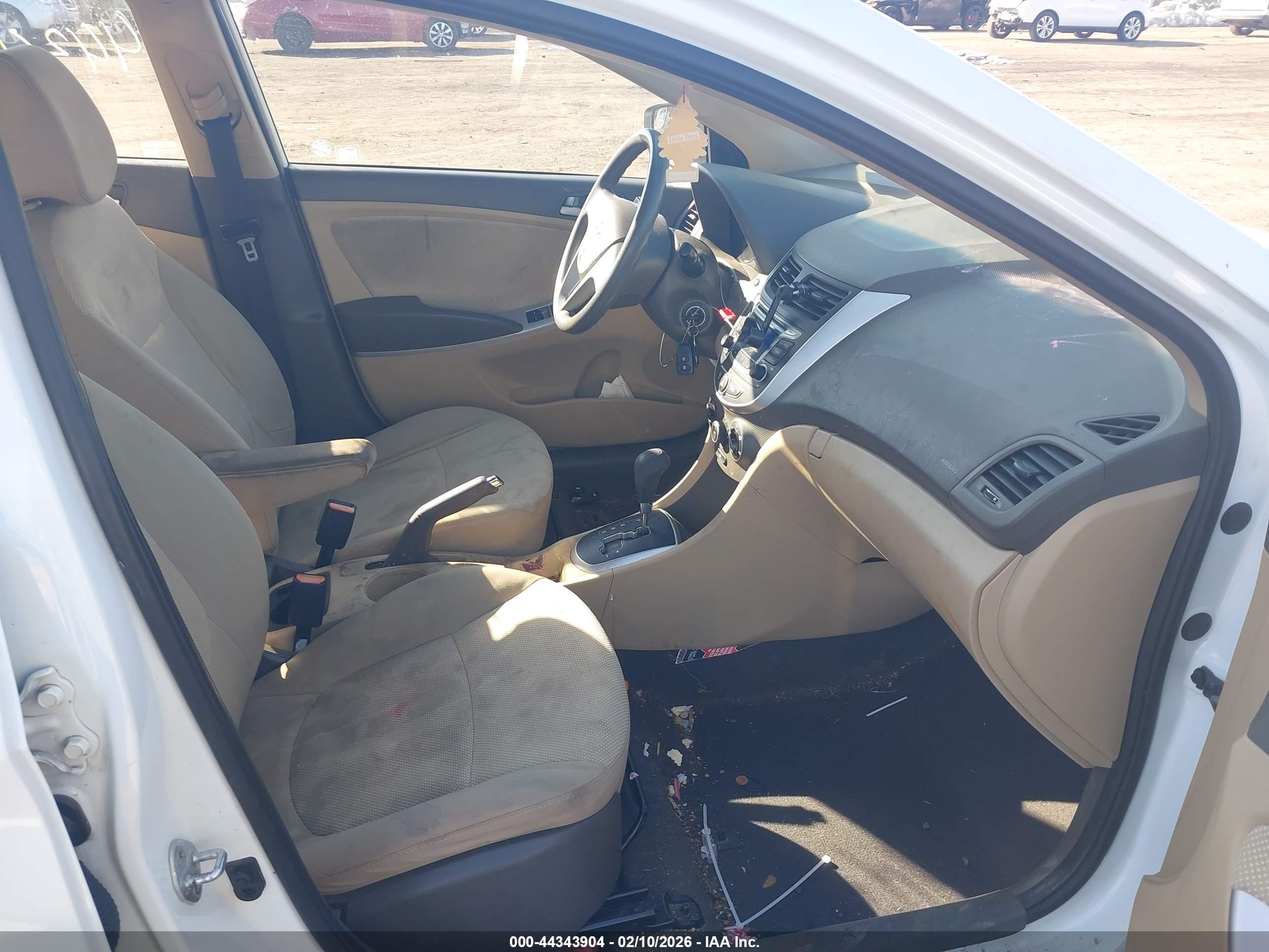 HYUNDAI ACCENT image 5