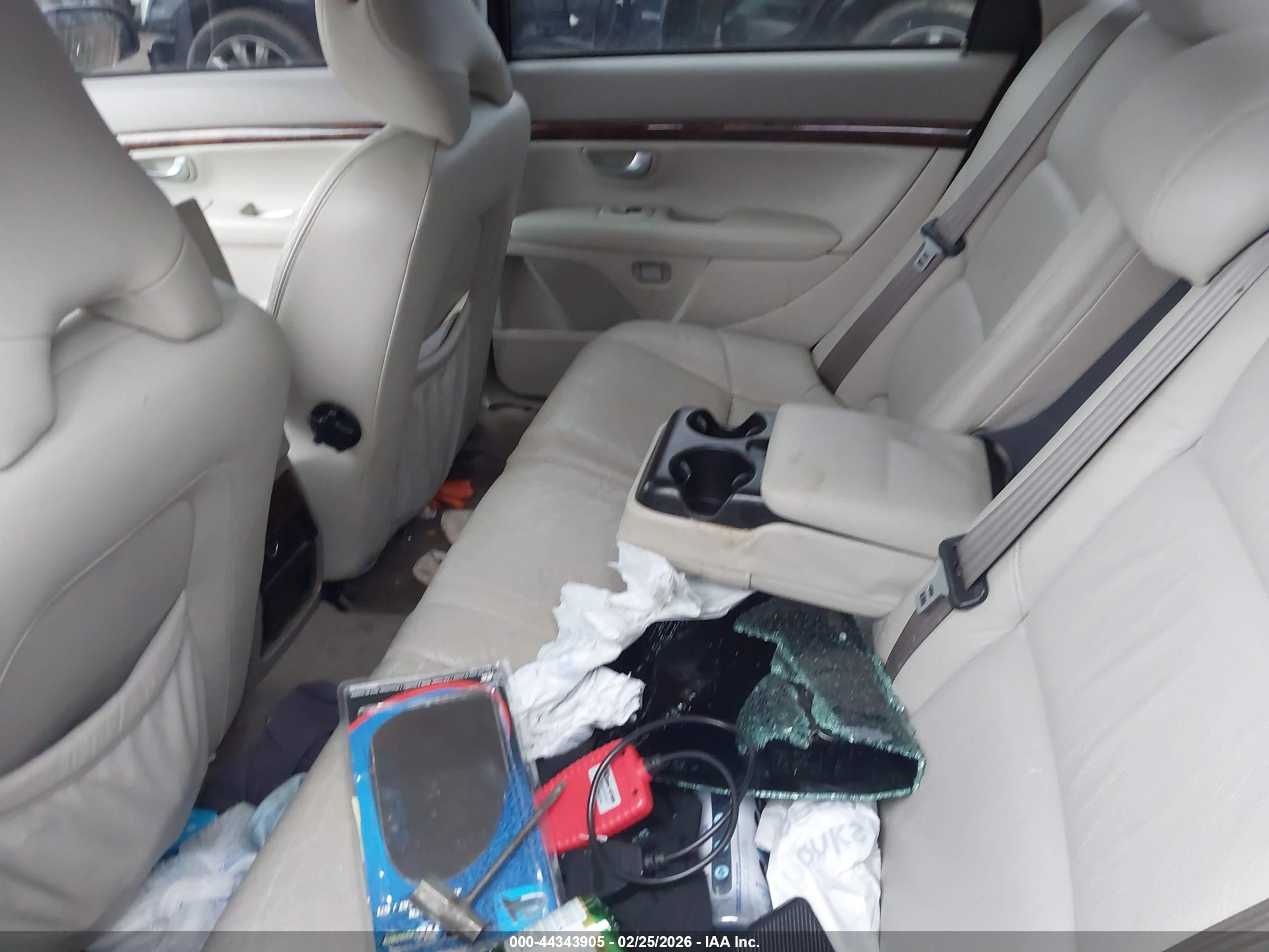 VOLVO S80 image 8