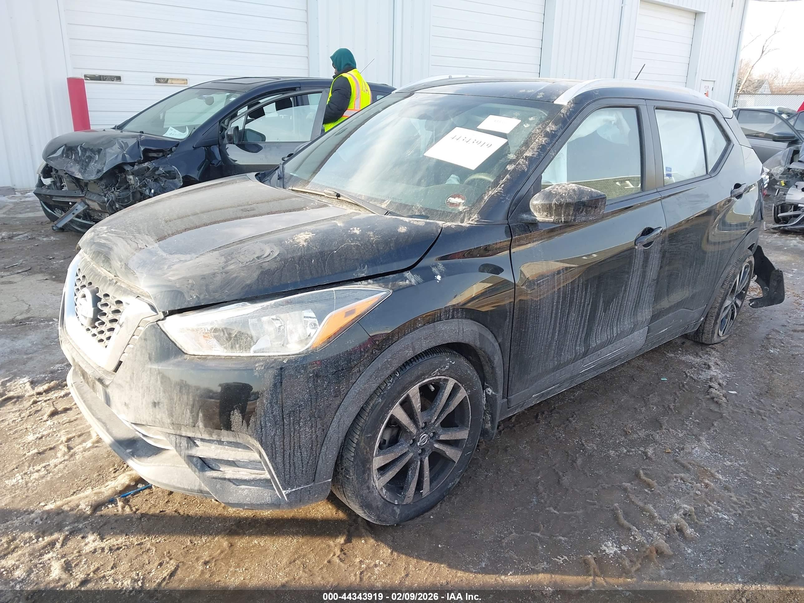 NISSAN KICKS image 2