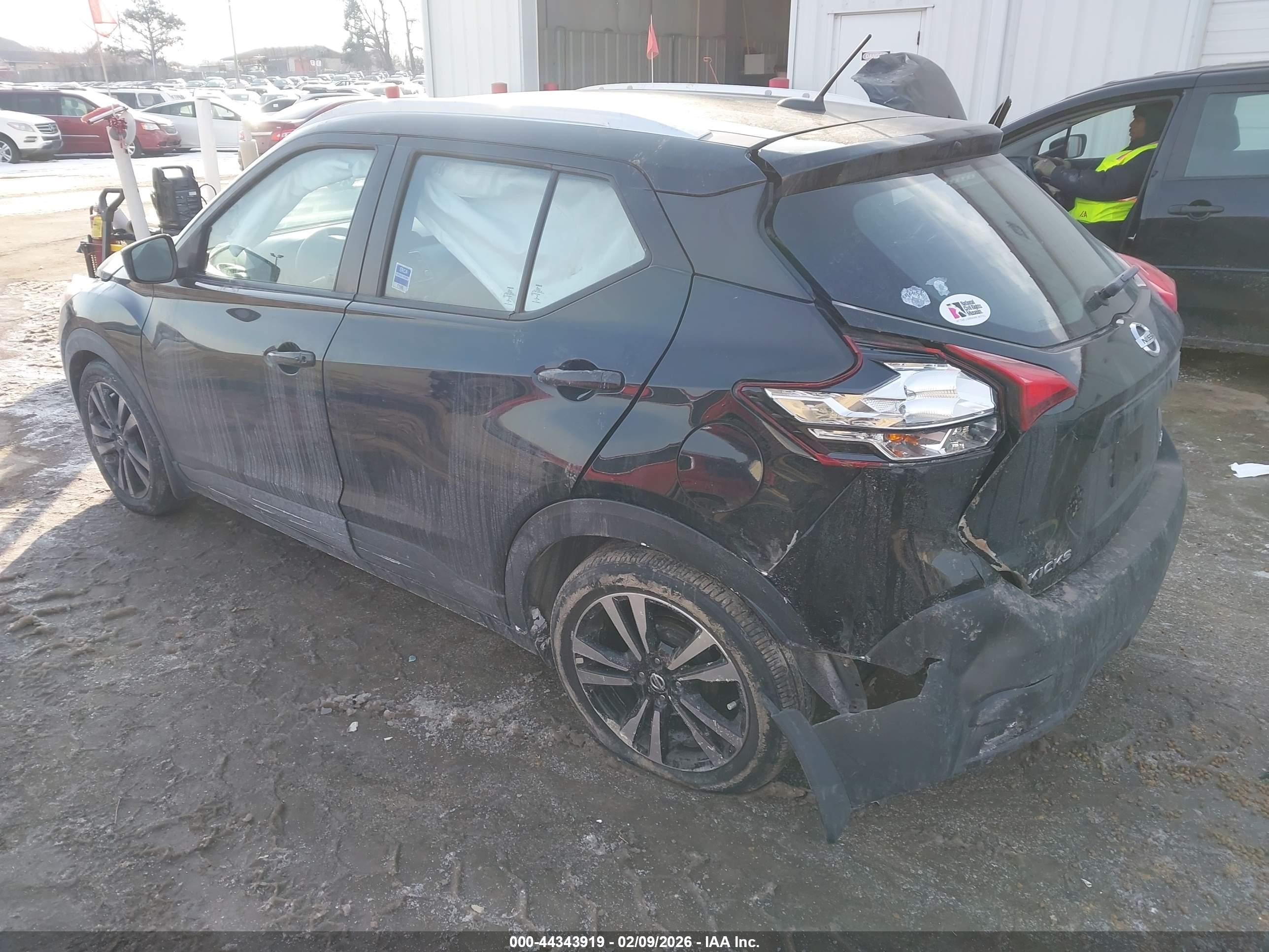 NISSAN KICKS image 3