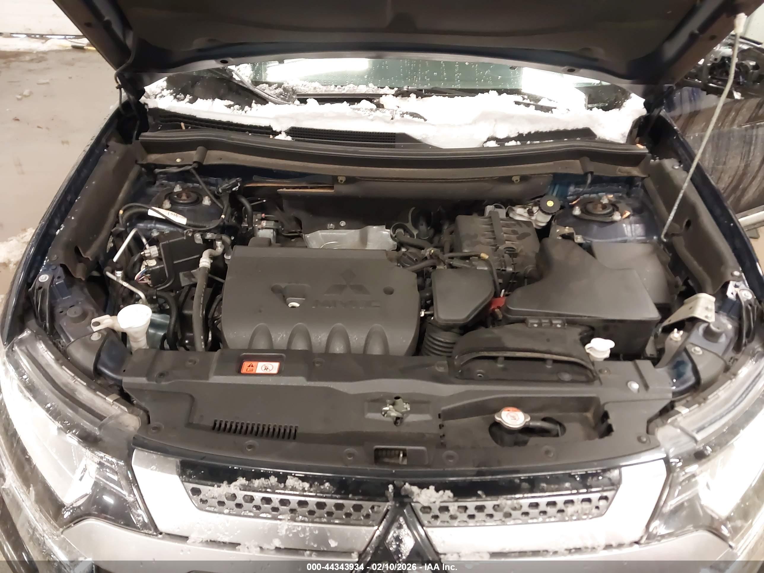 MITSUBISHI OUTLANDER image 10