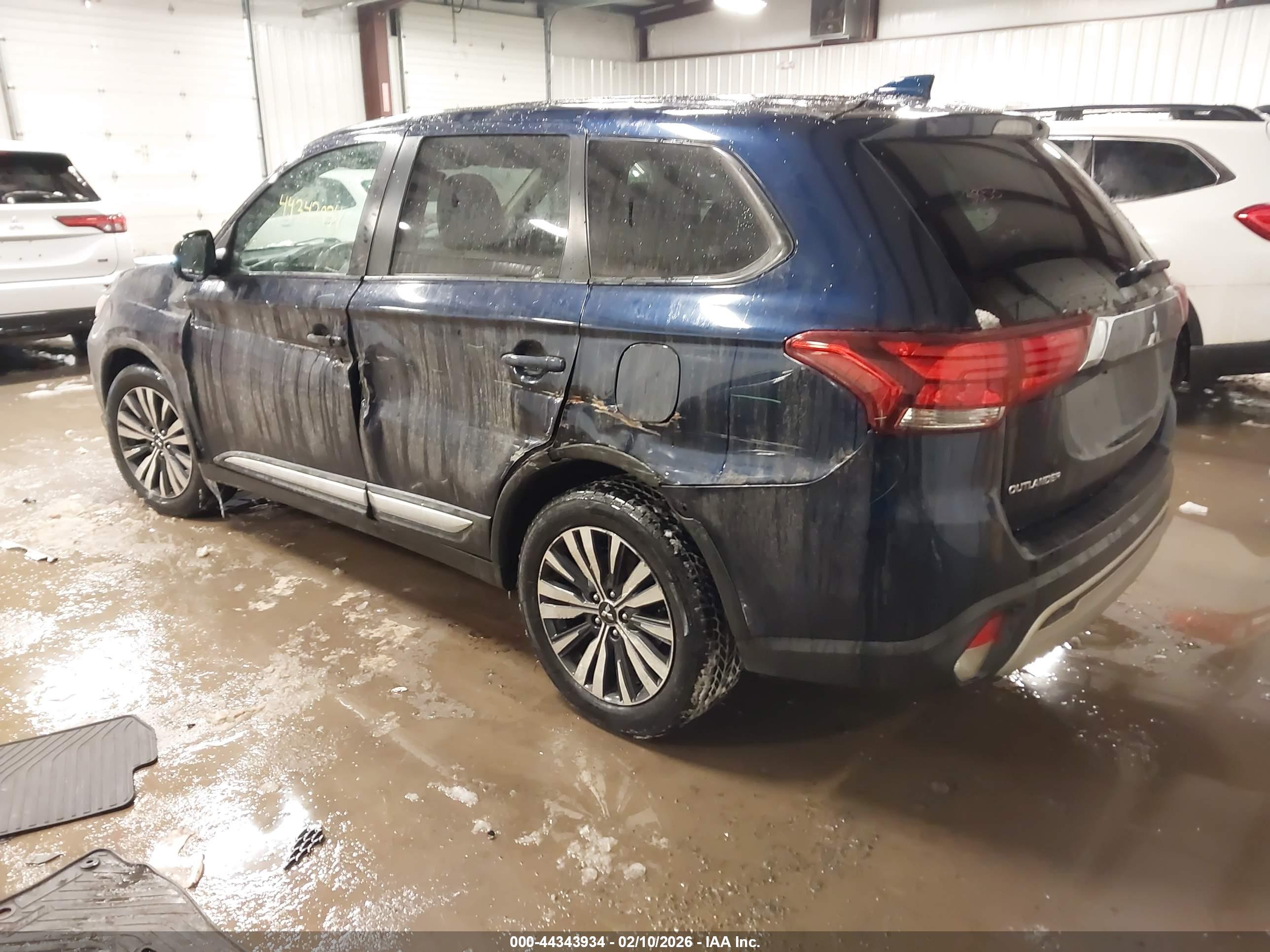 MITSUBISHI OUTLANDER image 3