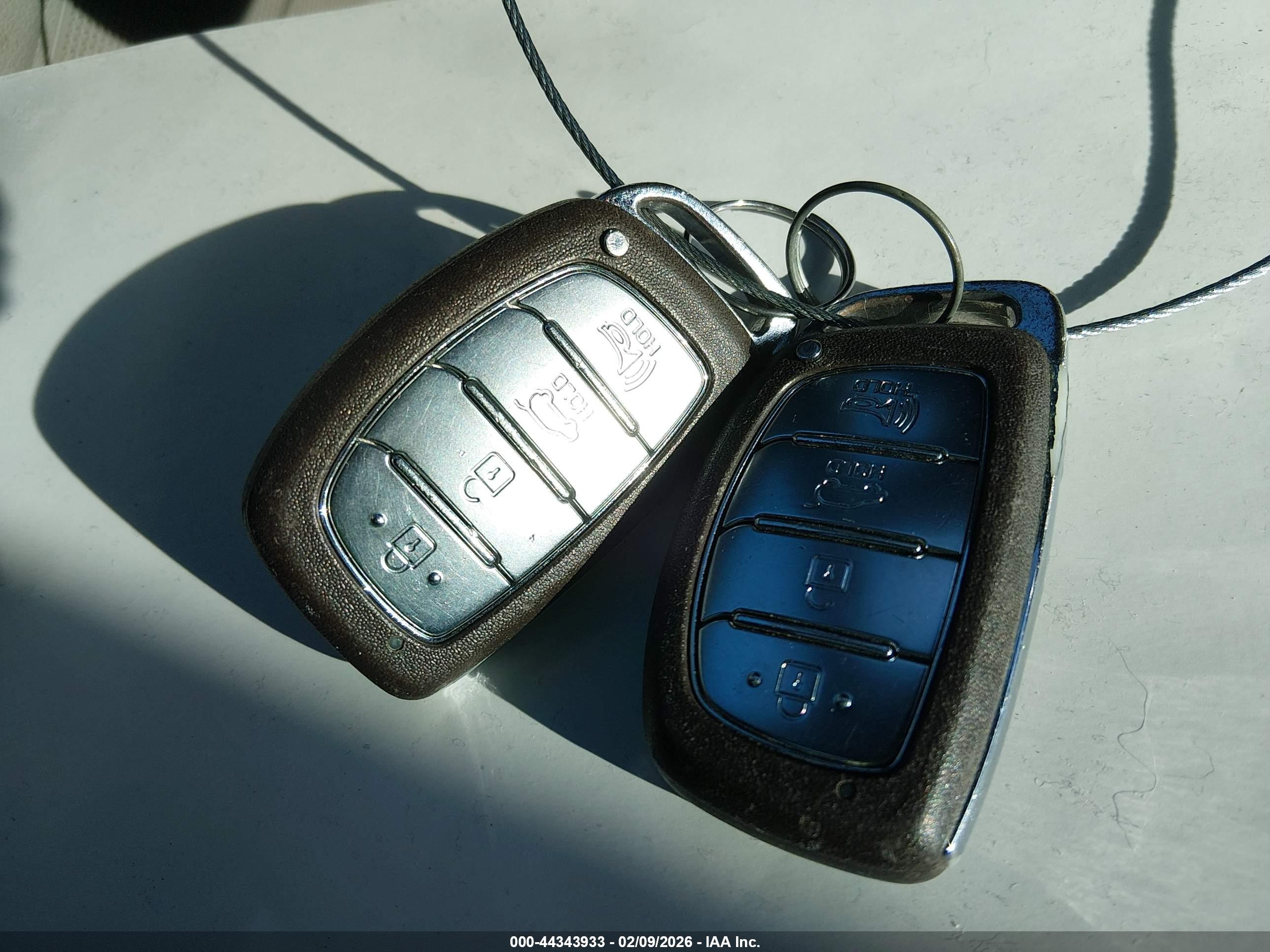 HYUNDAI TUCSON image 11