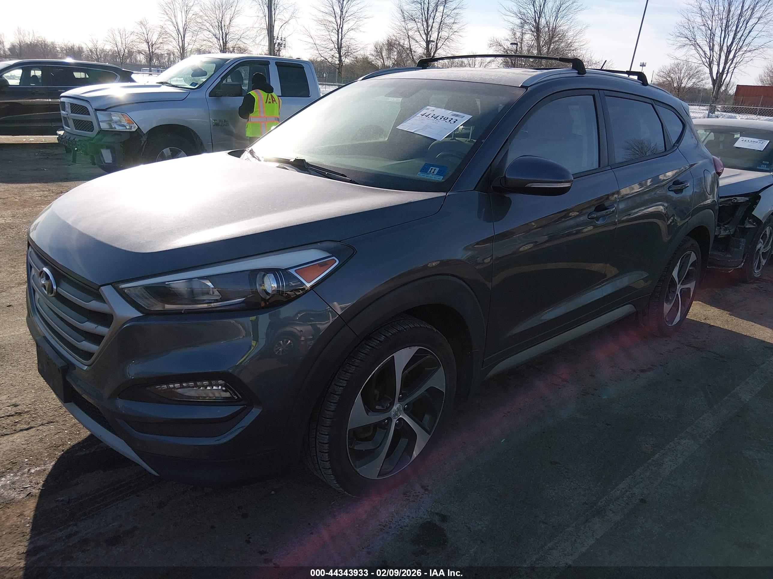 HYUNDAI TUCSON image 2