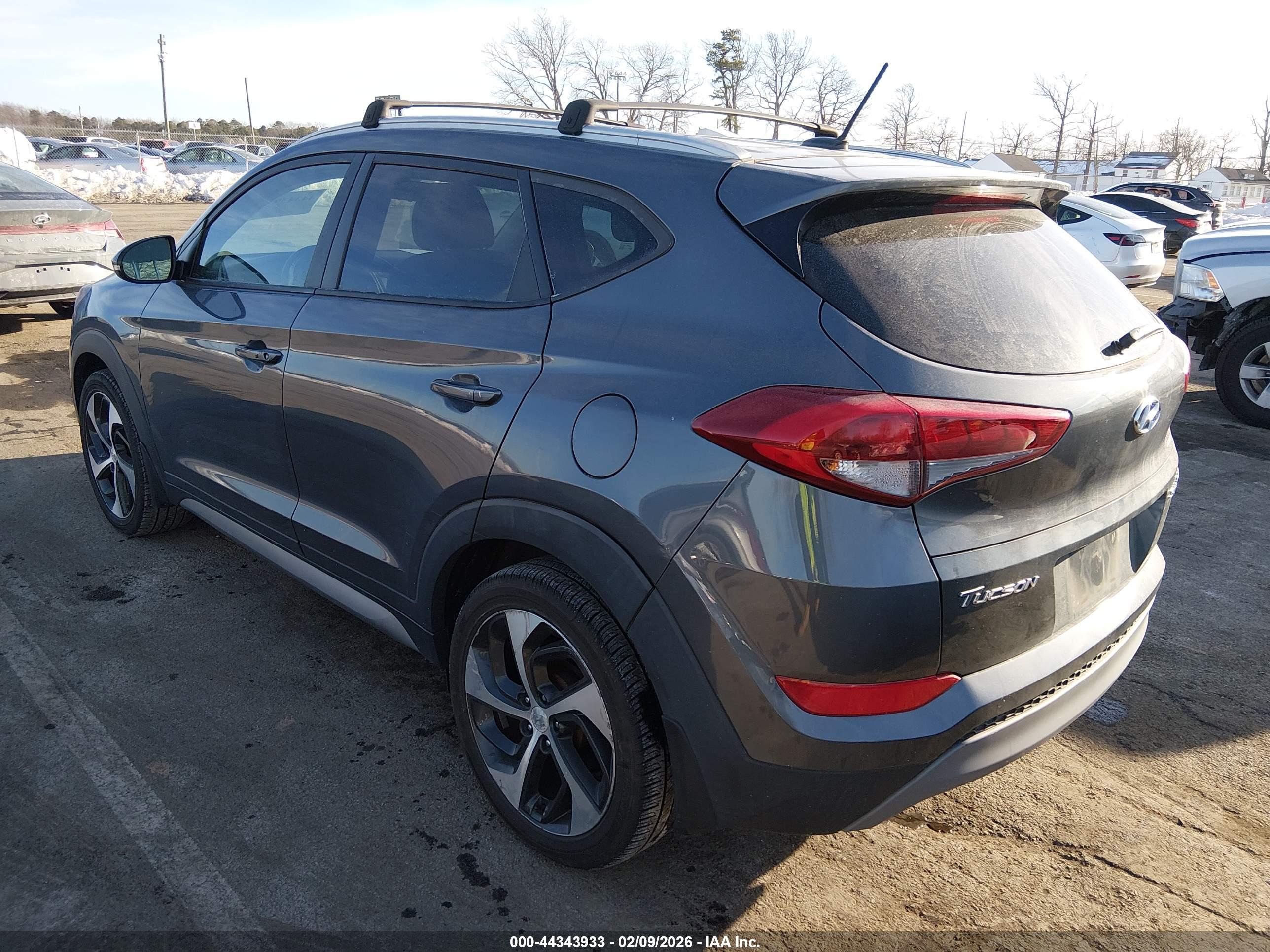 HYUNDAI TUCSON image 3