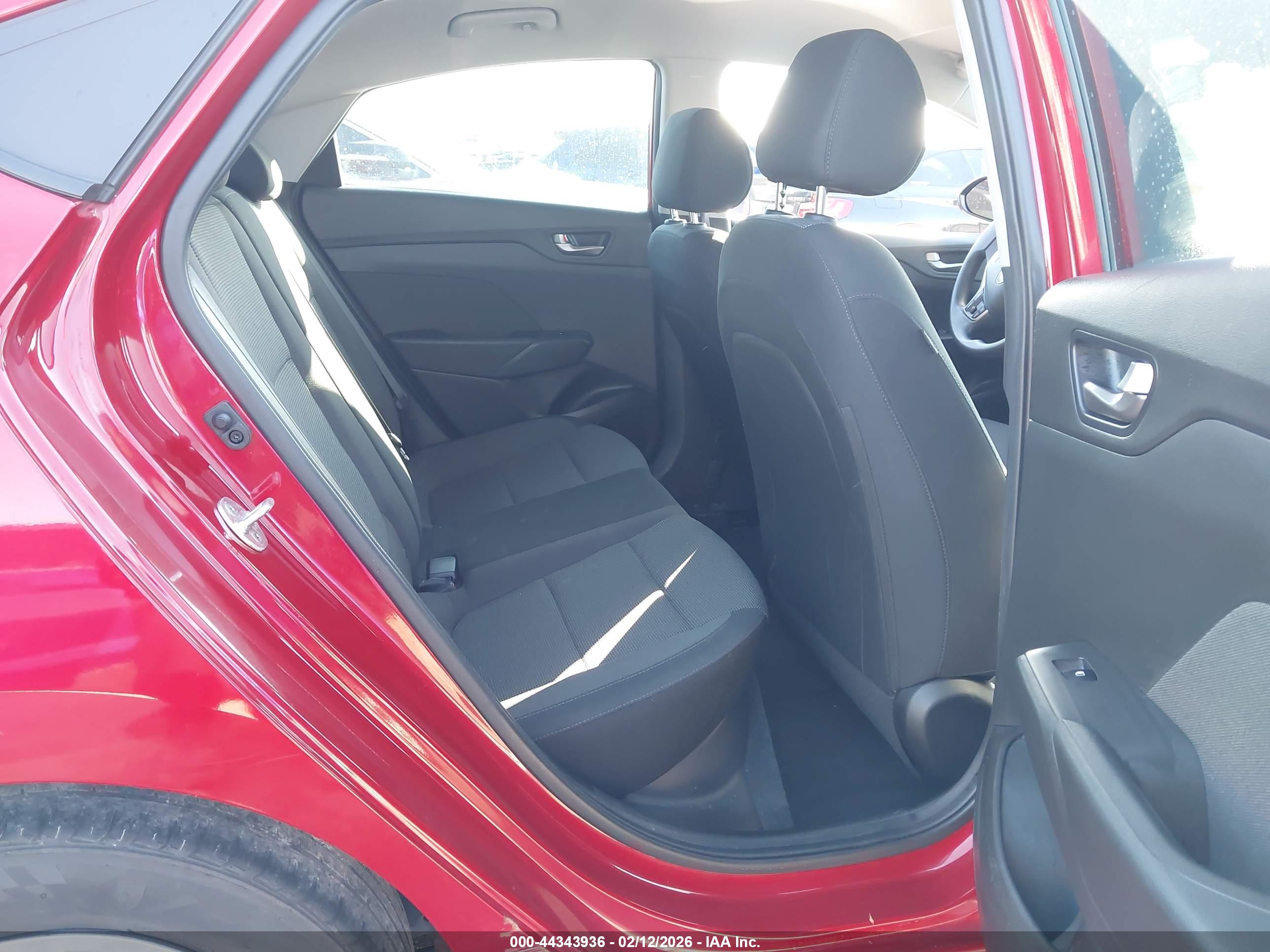 HYUNDAI ACCENT image 8