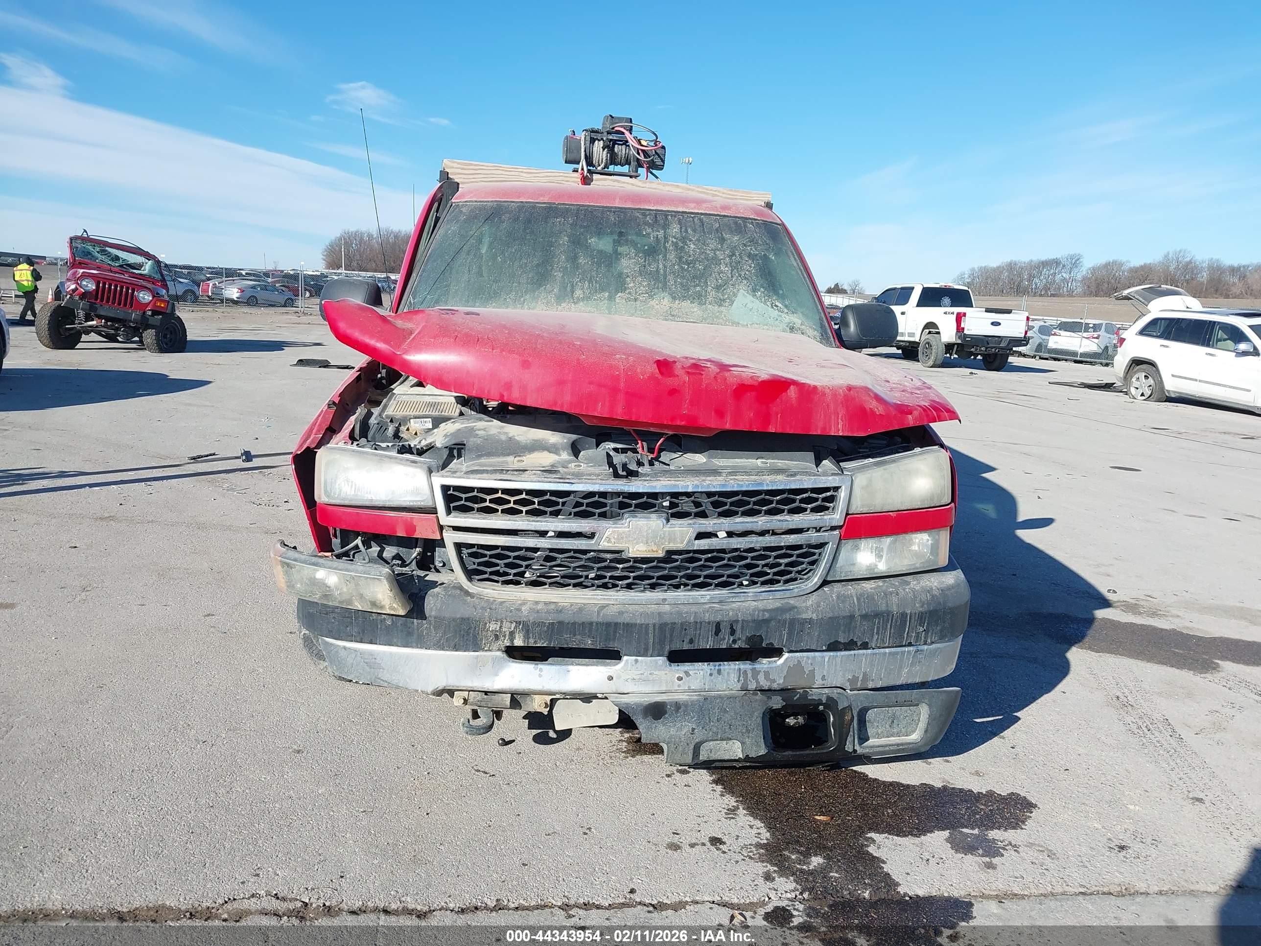 CHEVROLET SILVERADO image 6
