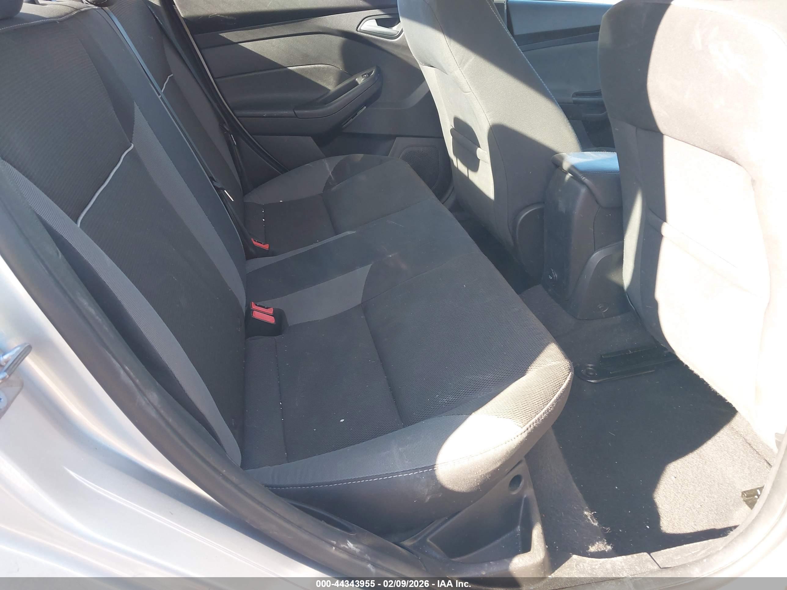 FORD FOCUS image 8