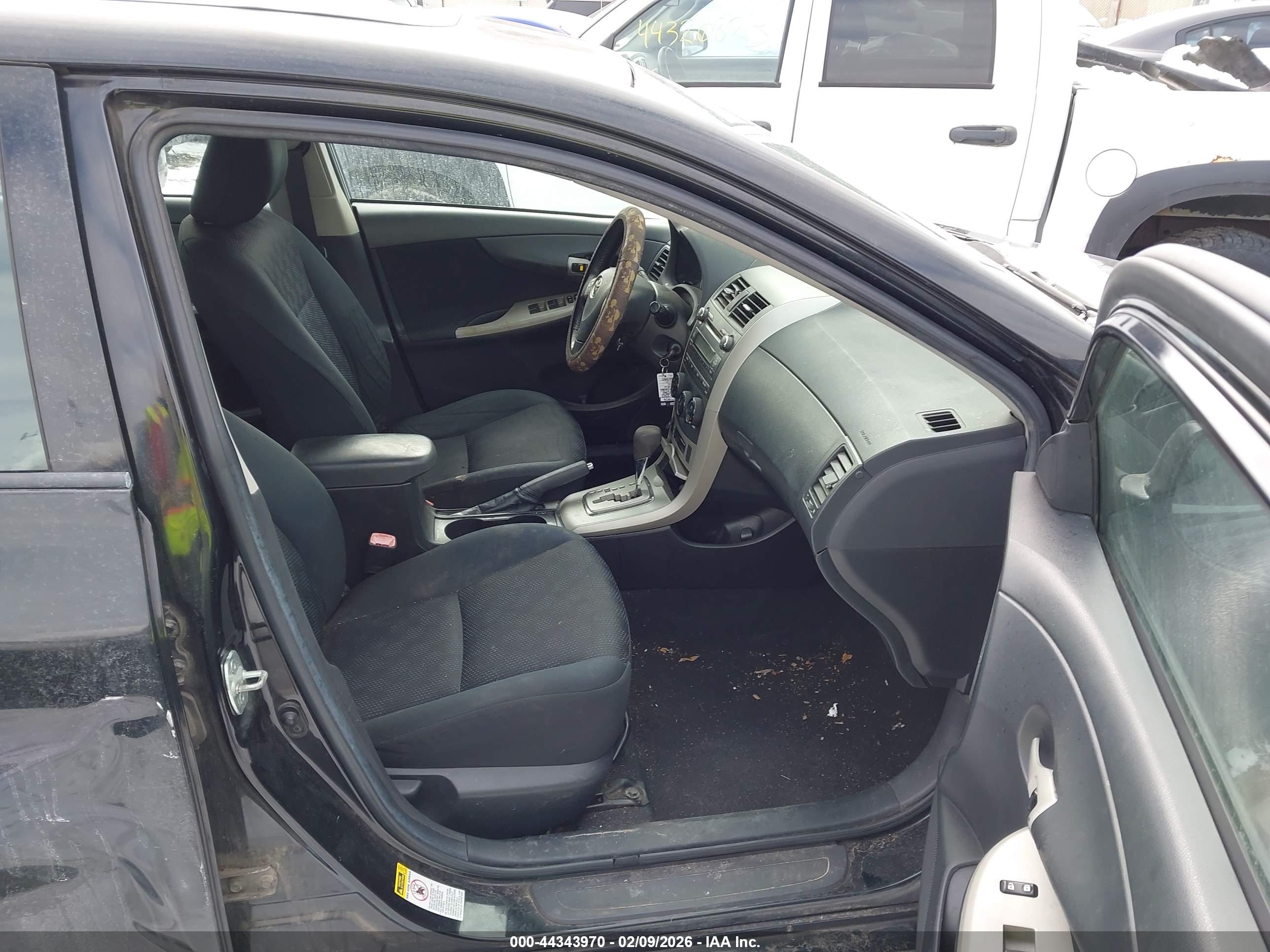 TOYOTA COROLLA image 5