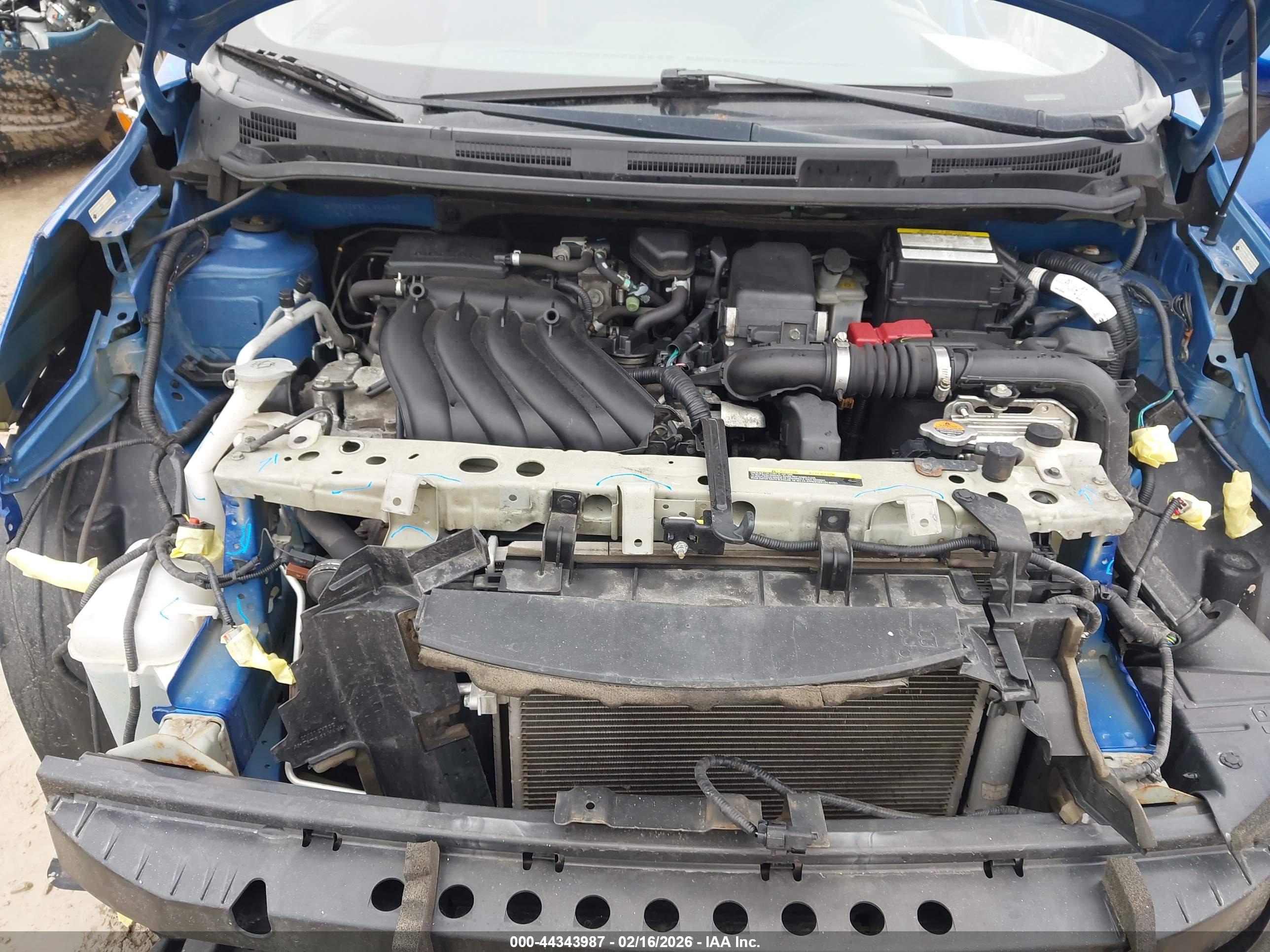NISSAN VERSA image 10