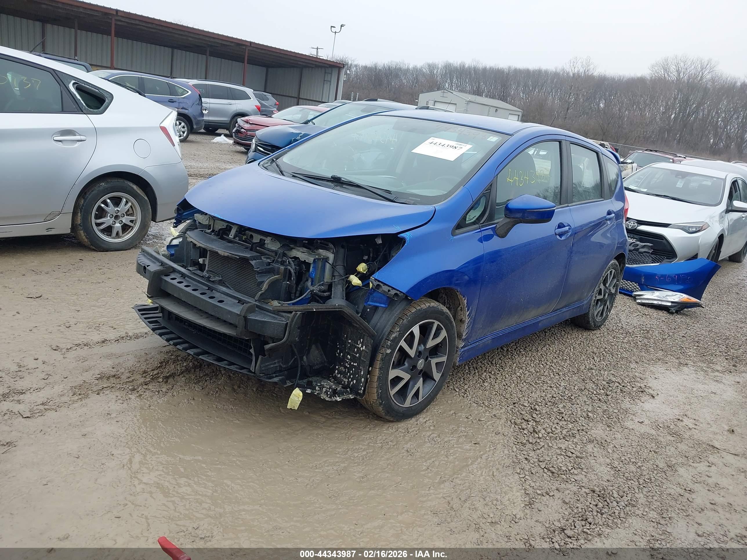 NISSAN VERSA image 2