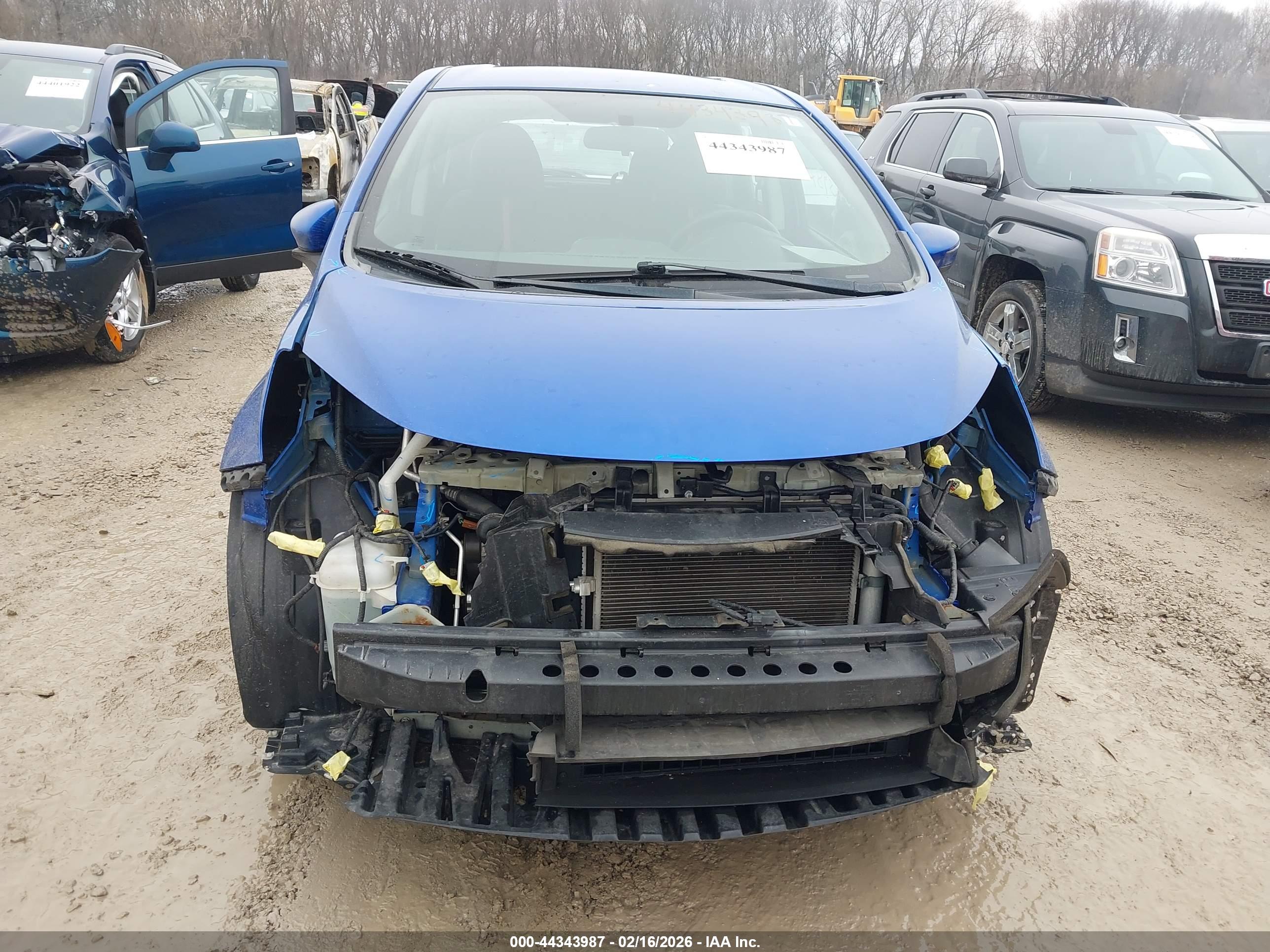 NISSAN VERSA image 6