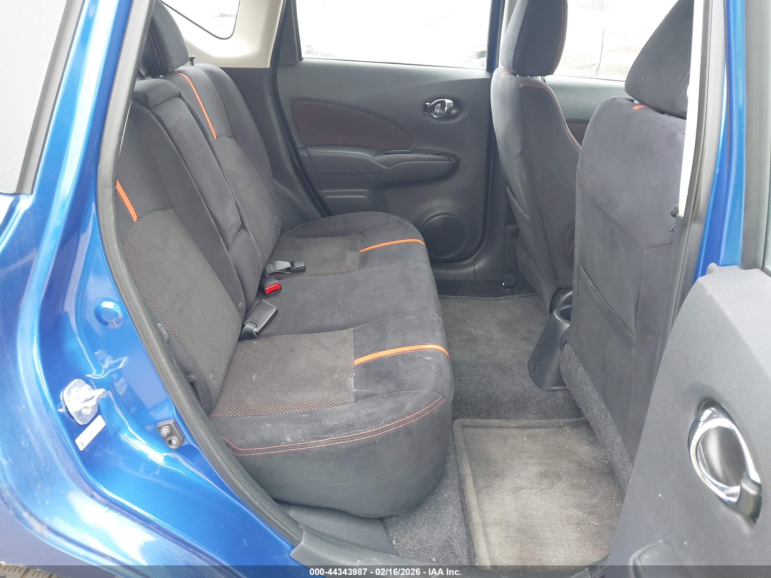 NISSAN VERSA image 8