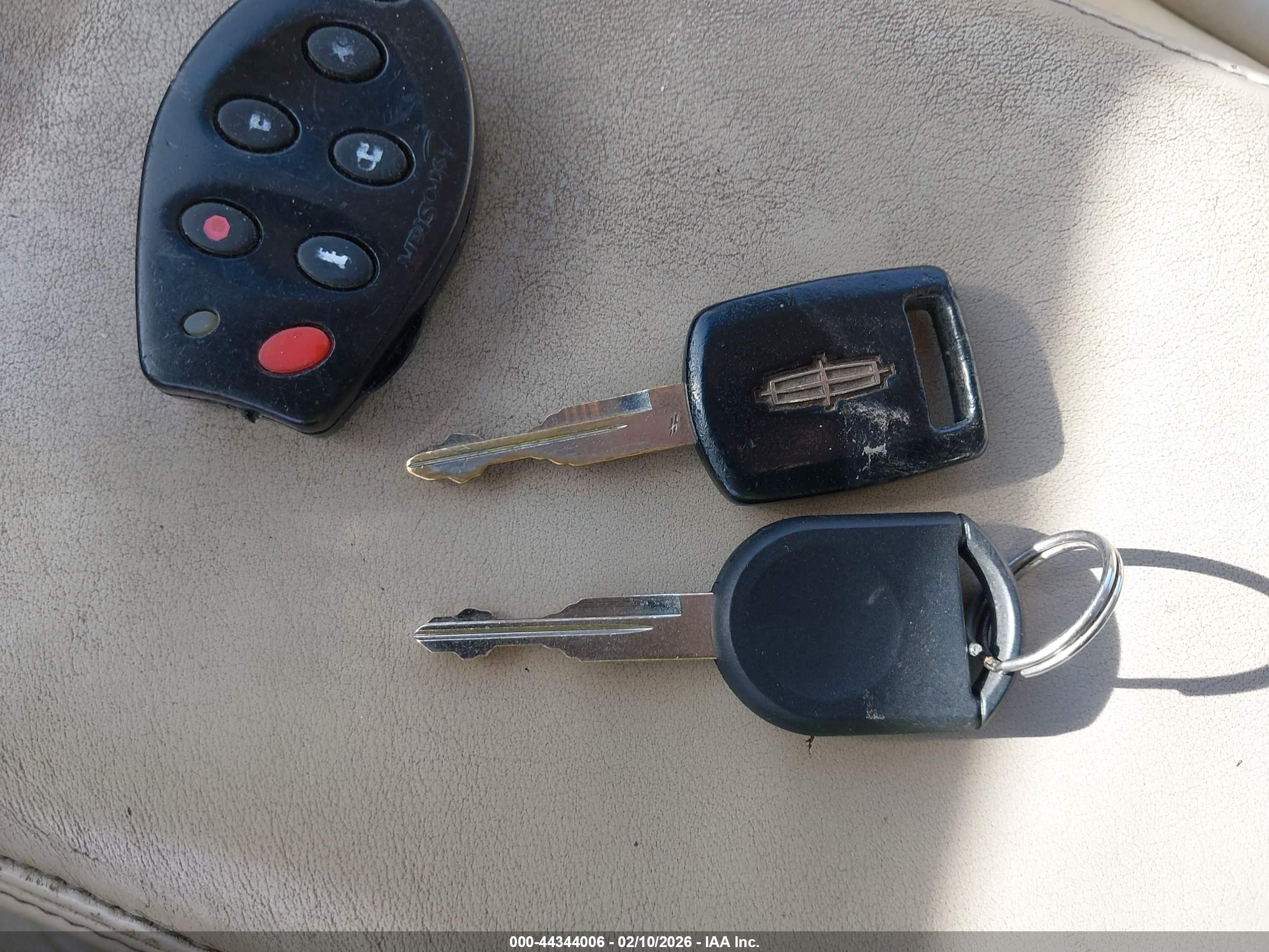 LINCOLN TOWN image 11