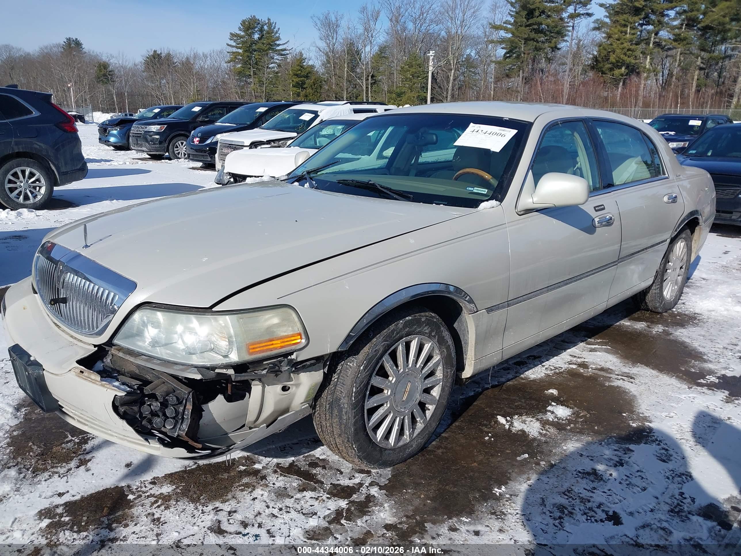 LINCOLN TOWN image 2