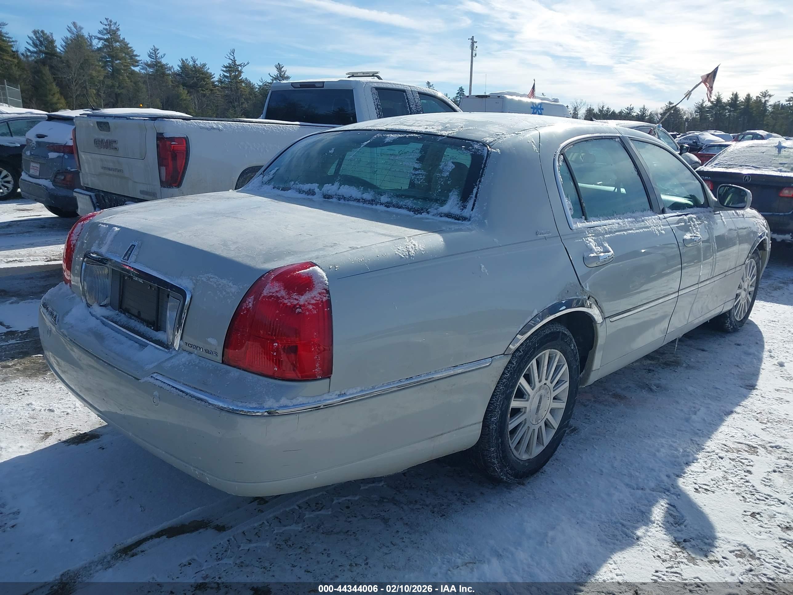 LINCOLN TOWN image 4