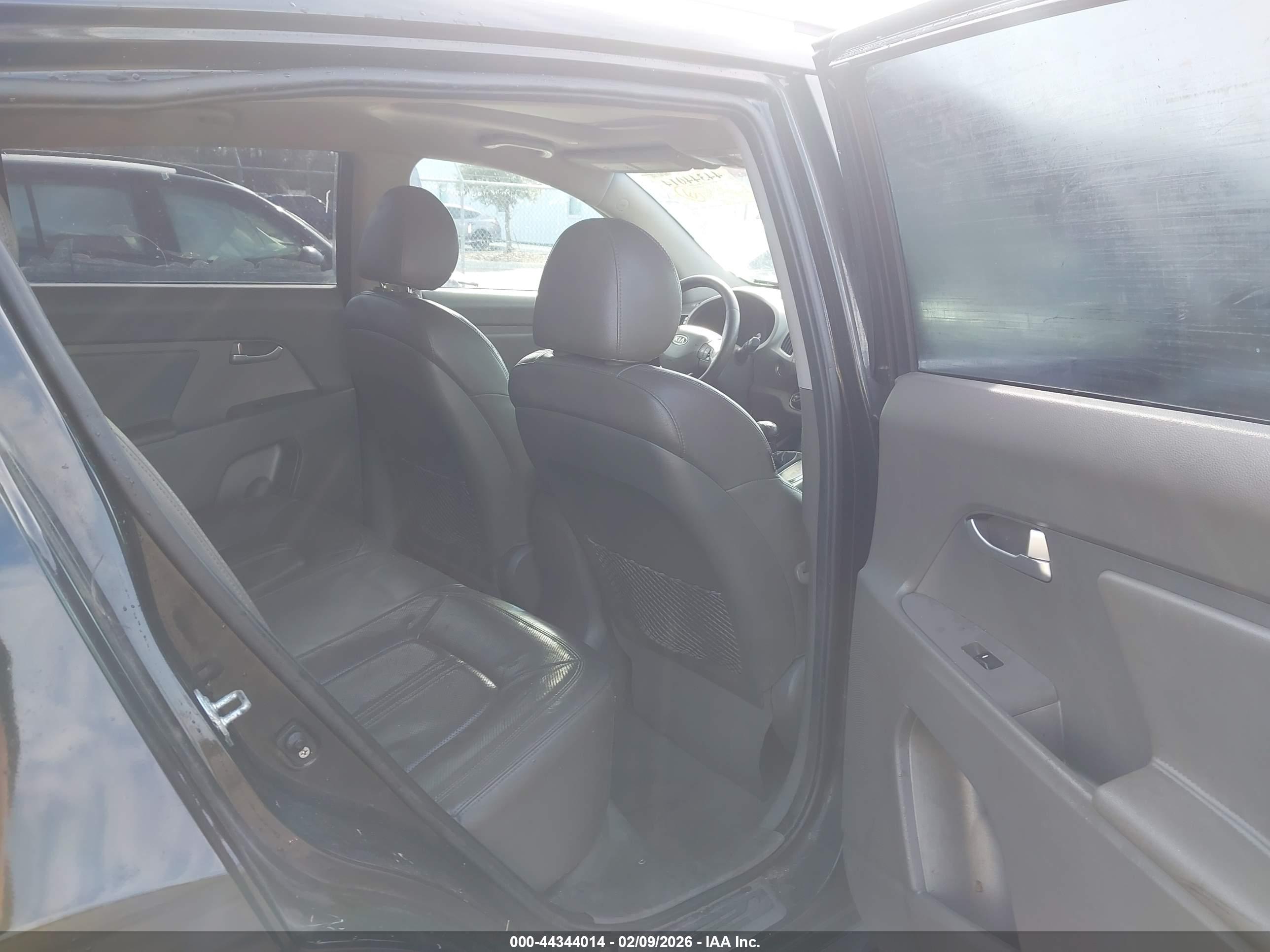 KIA SPORTAGE image 8