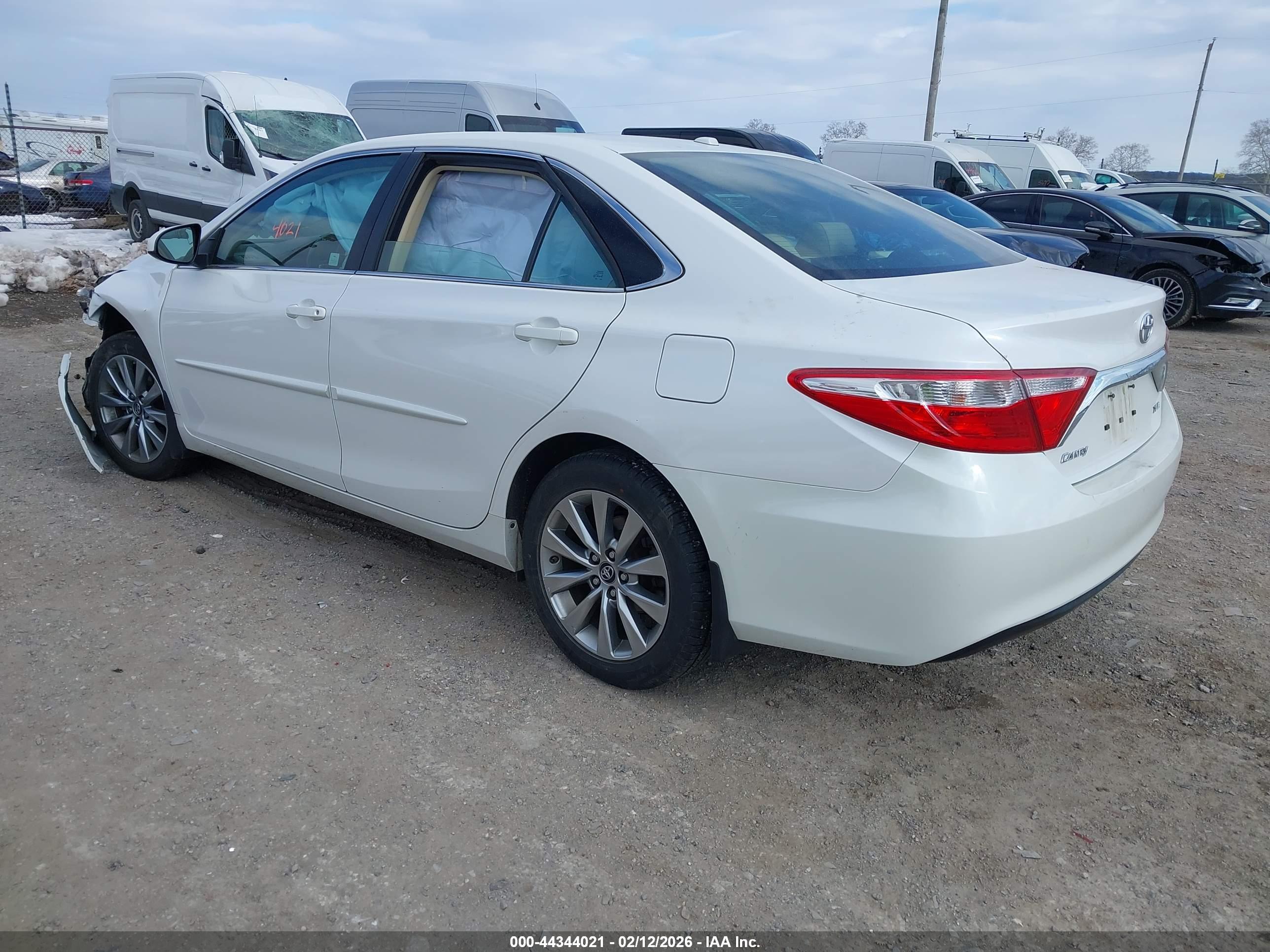 TOYOTA CAMRY image 3
