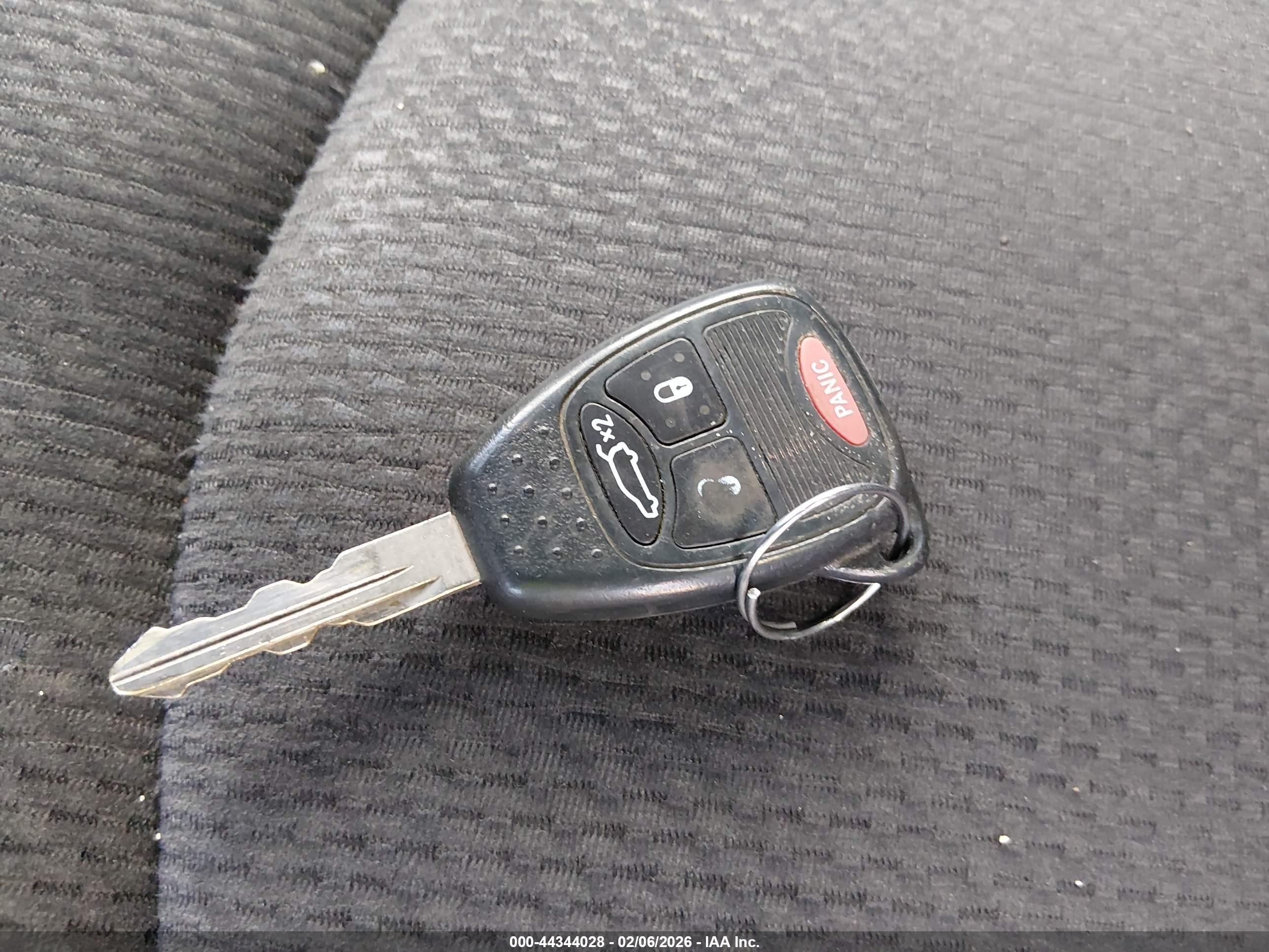 CHRYSLER 200 image 11