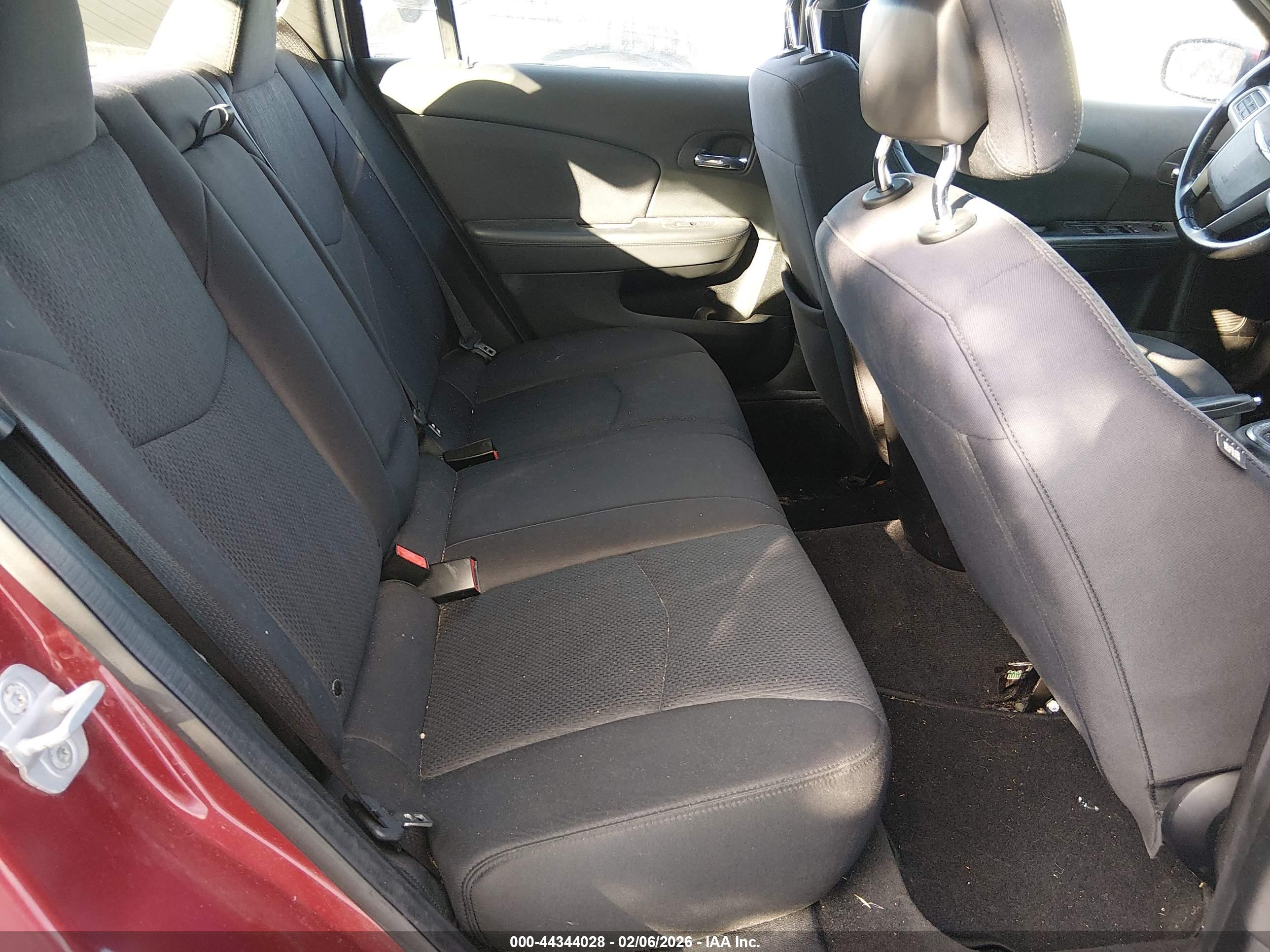 CHRYSLER 200 image 8