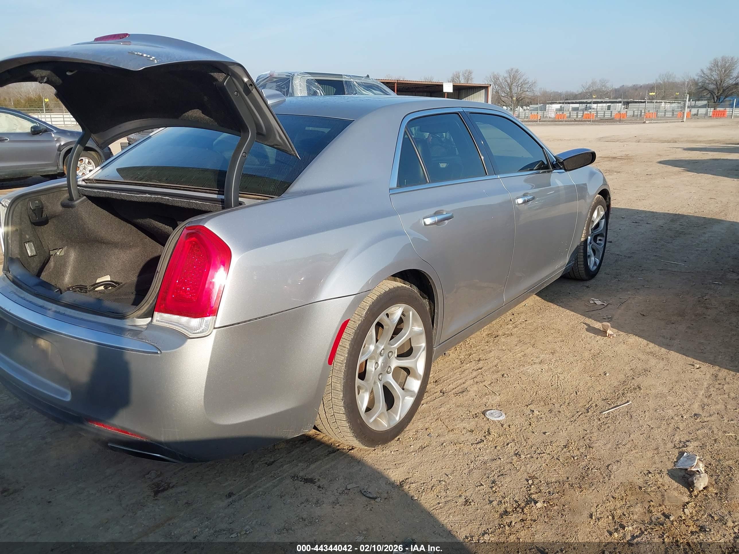 CHRYSLER 300 image 4